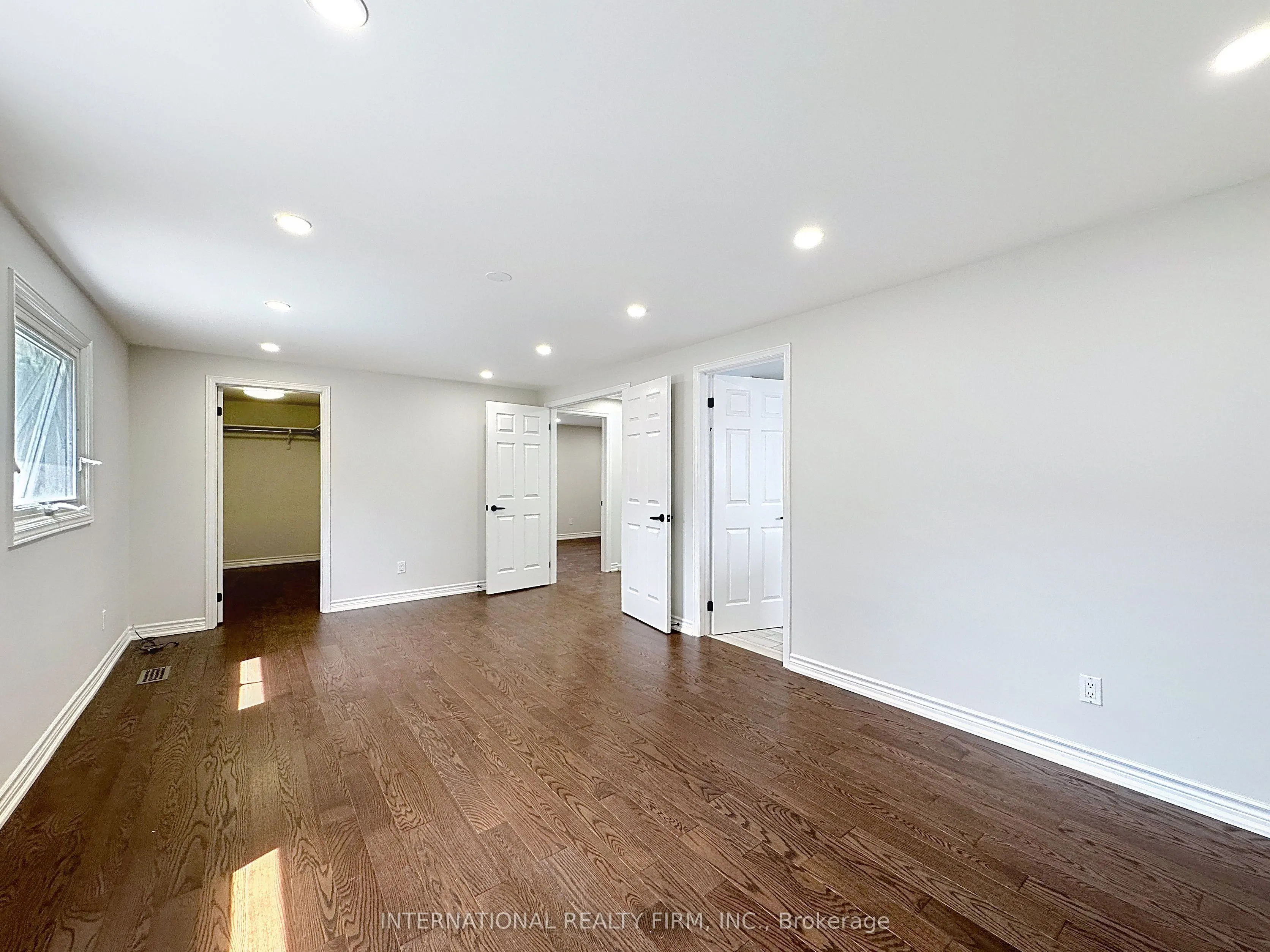 21 Mayvern Crescent