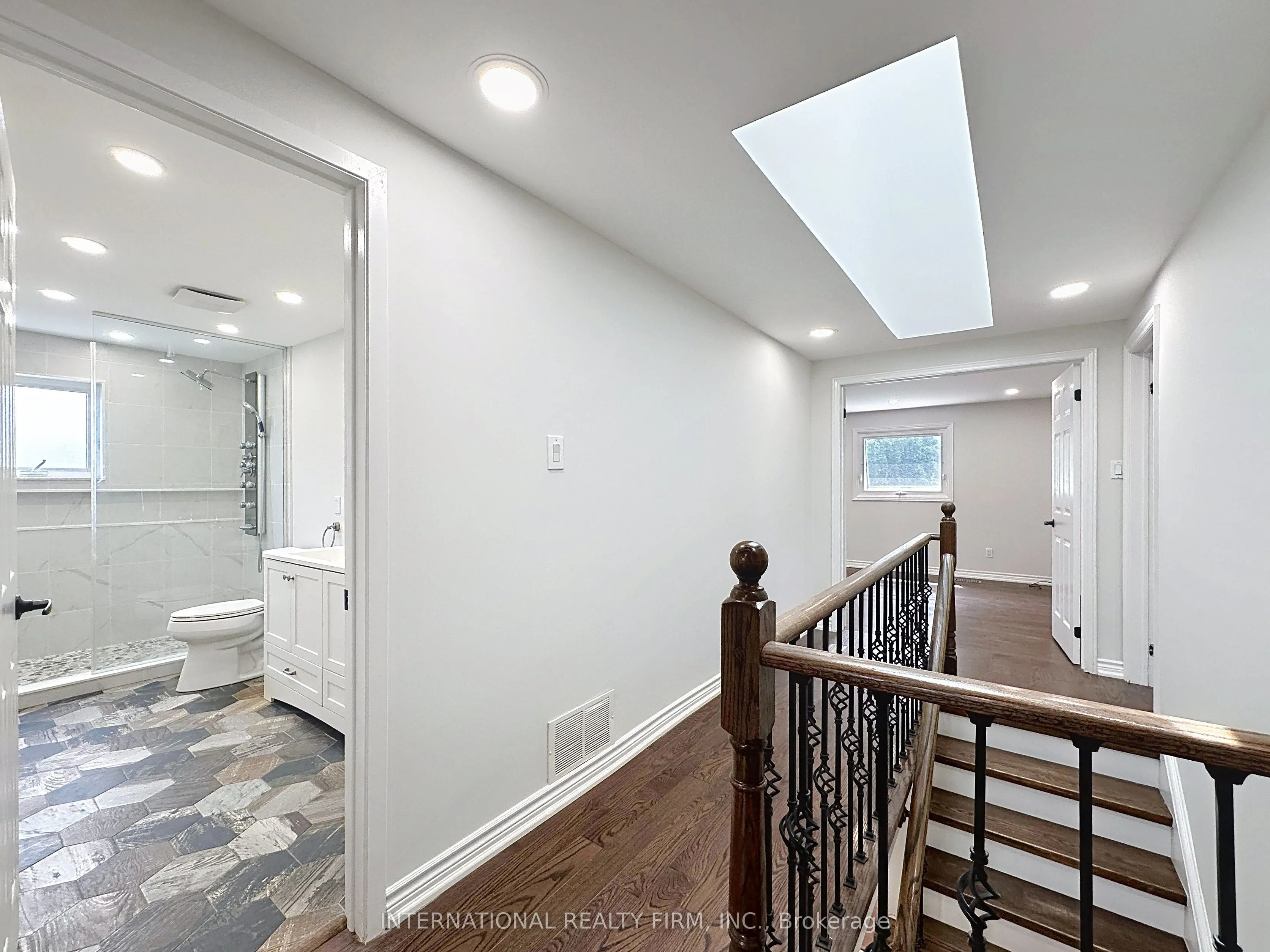 21 Mayvern Crescent