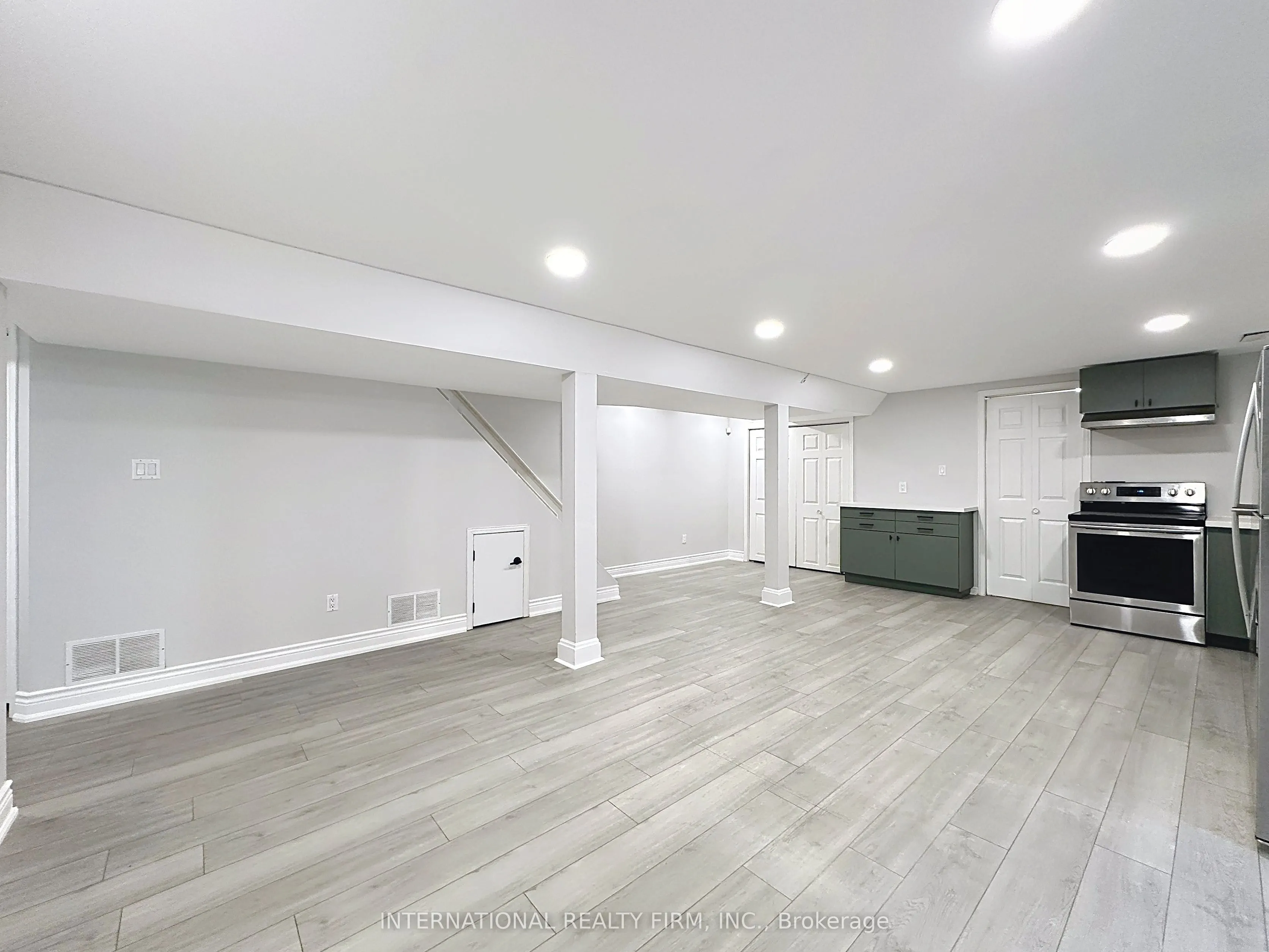 21 Mayvern Crescent