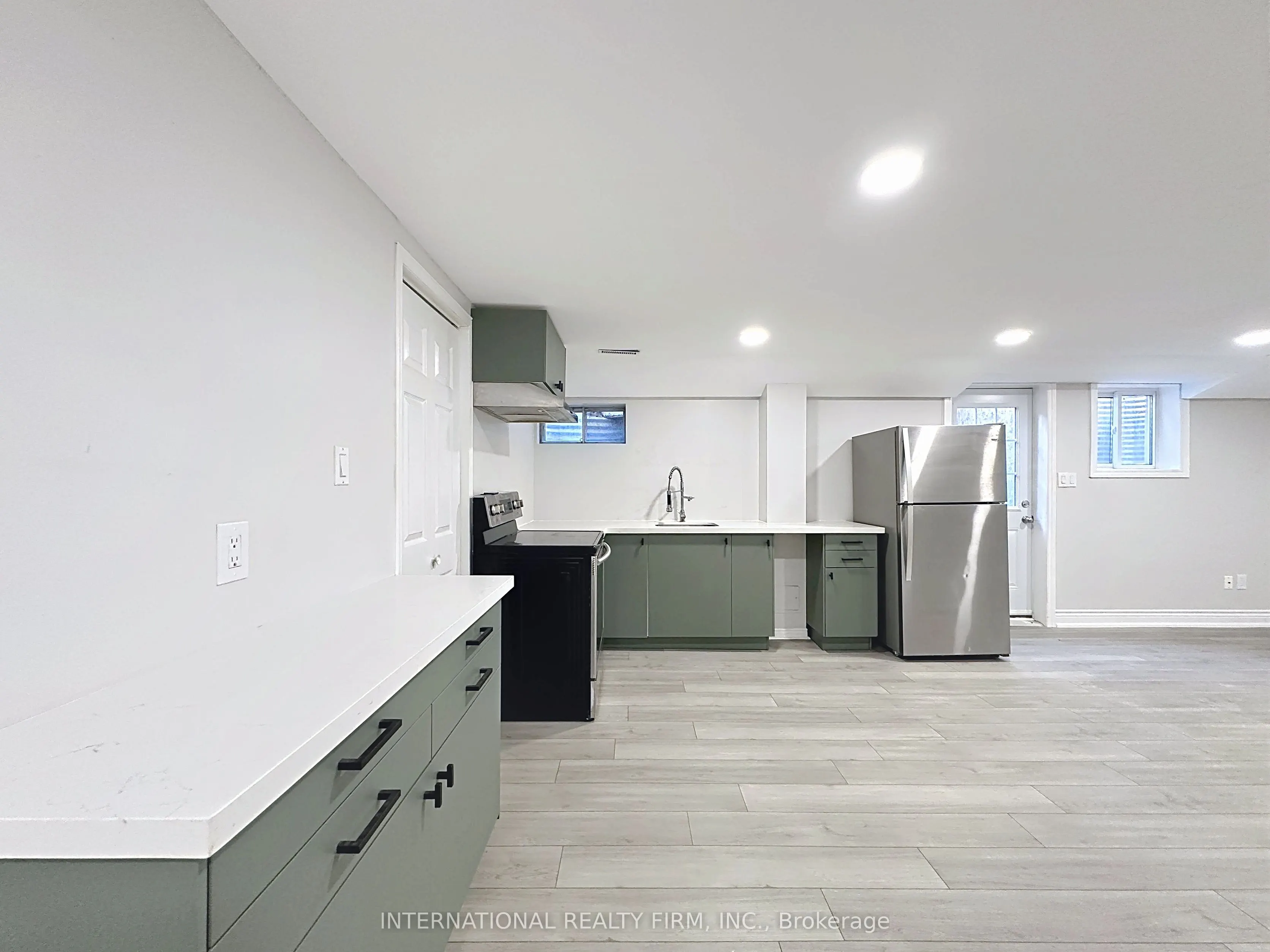 21 Mayvern Crescent