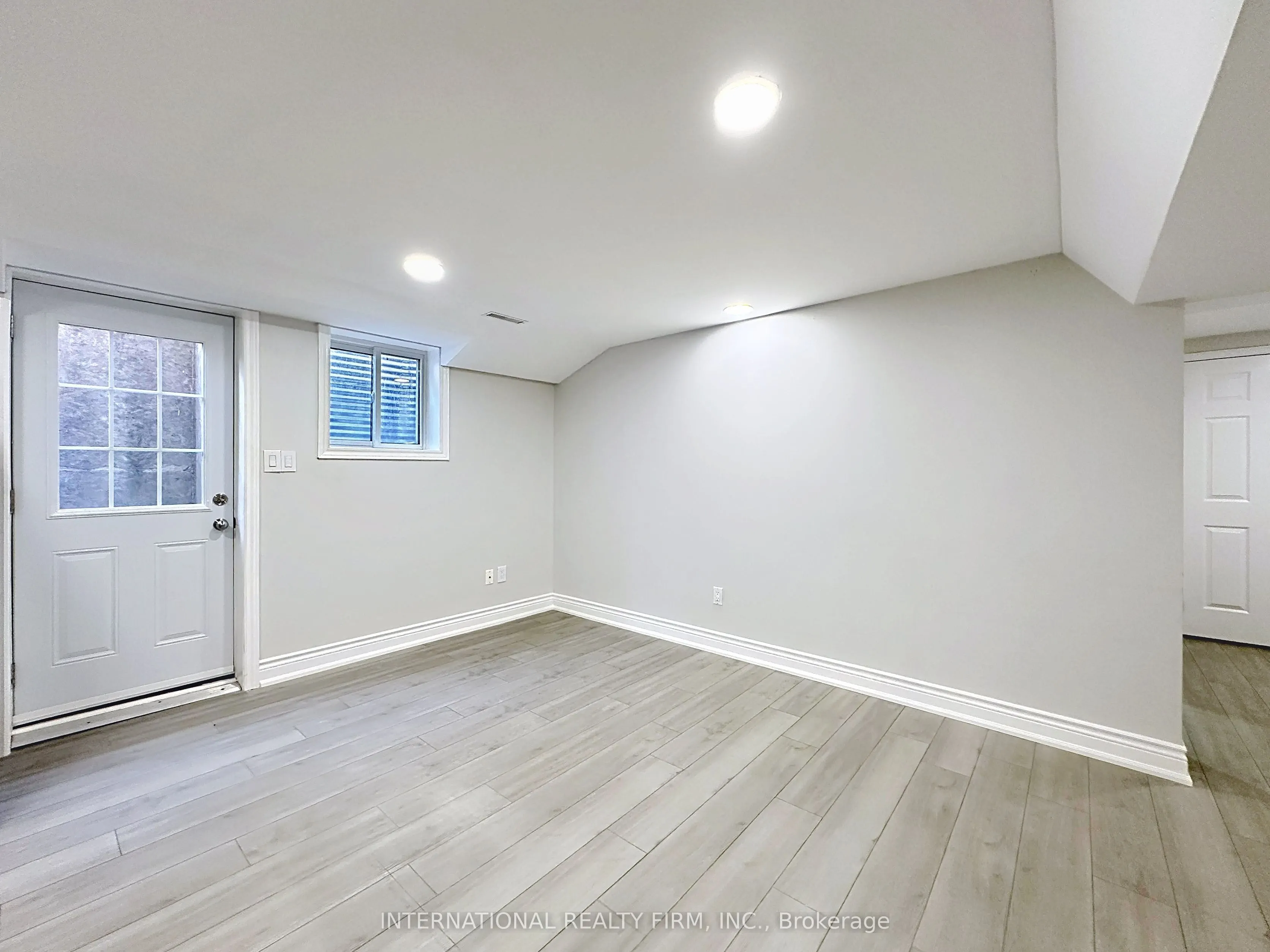 21 Mayvern Crescent