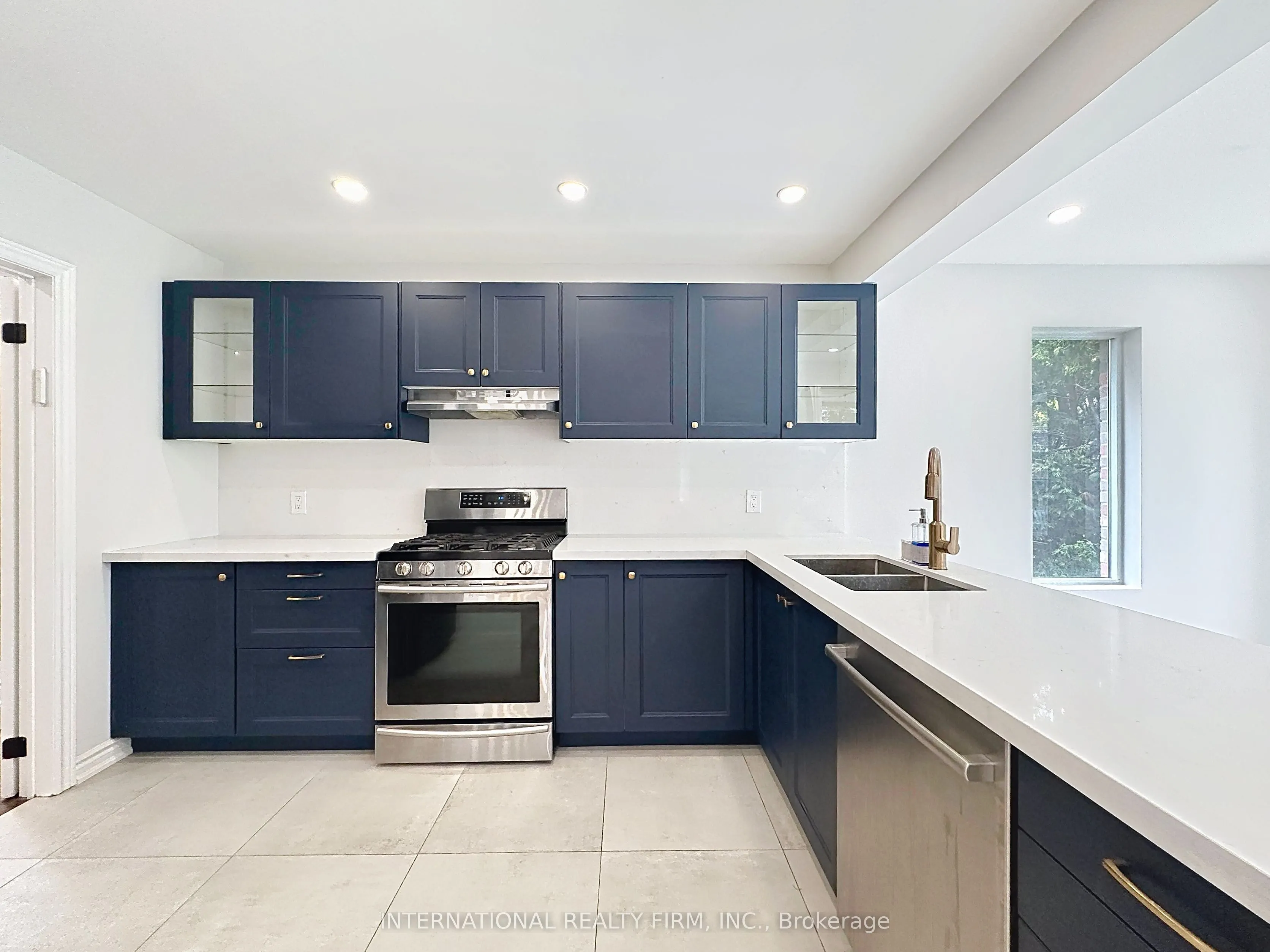 21 Mayvern Crescent