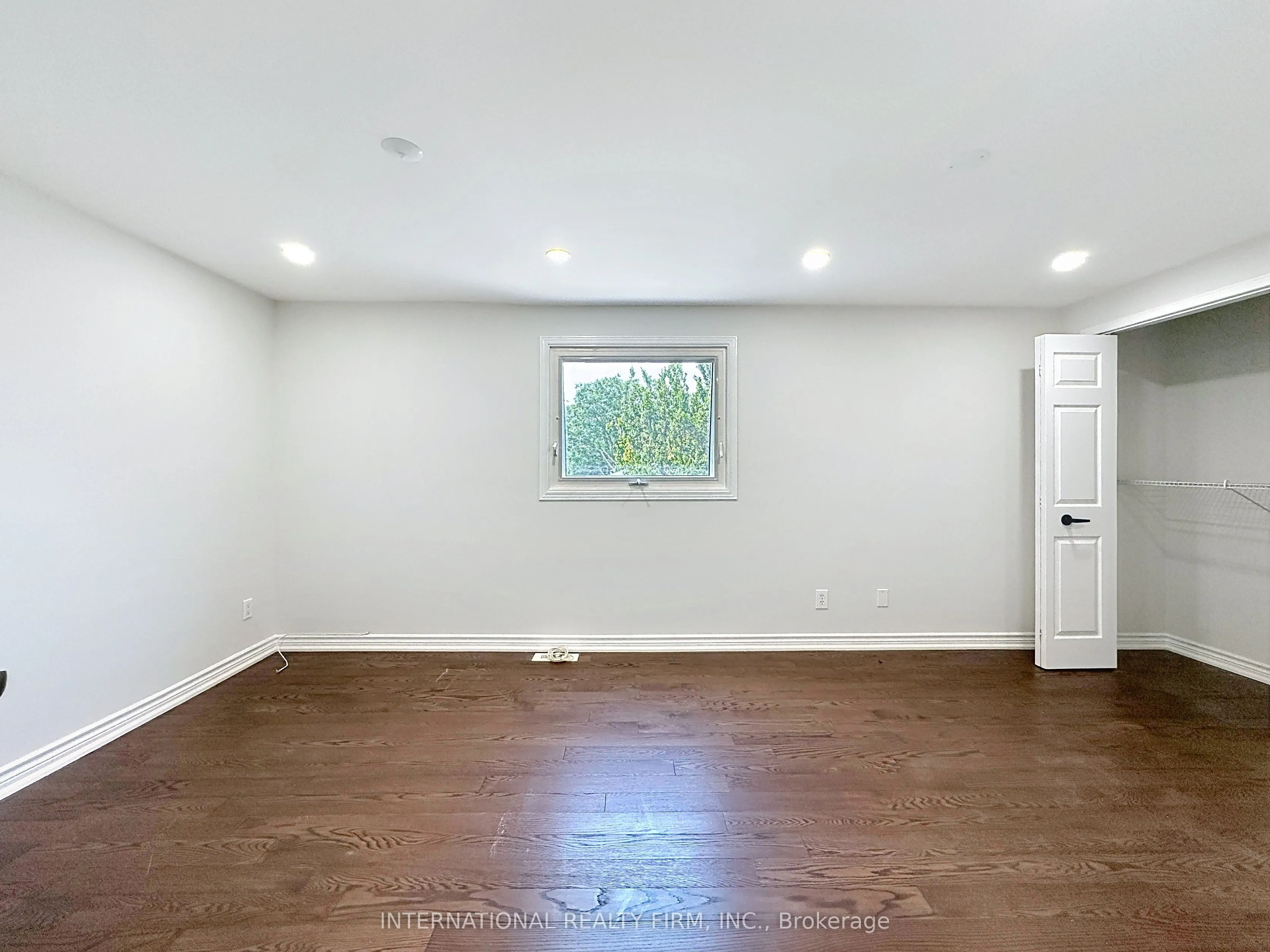 21 Mayvern Crescent