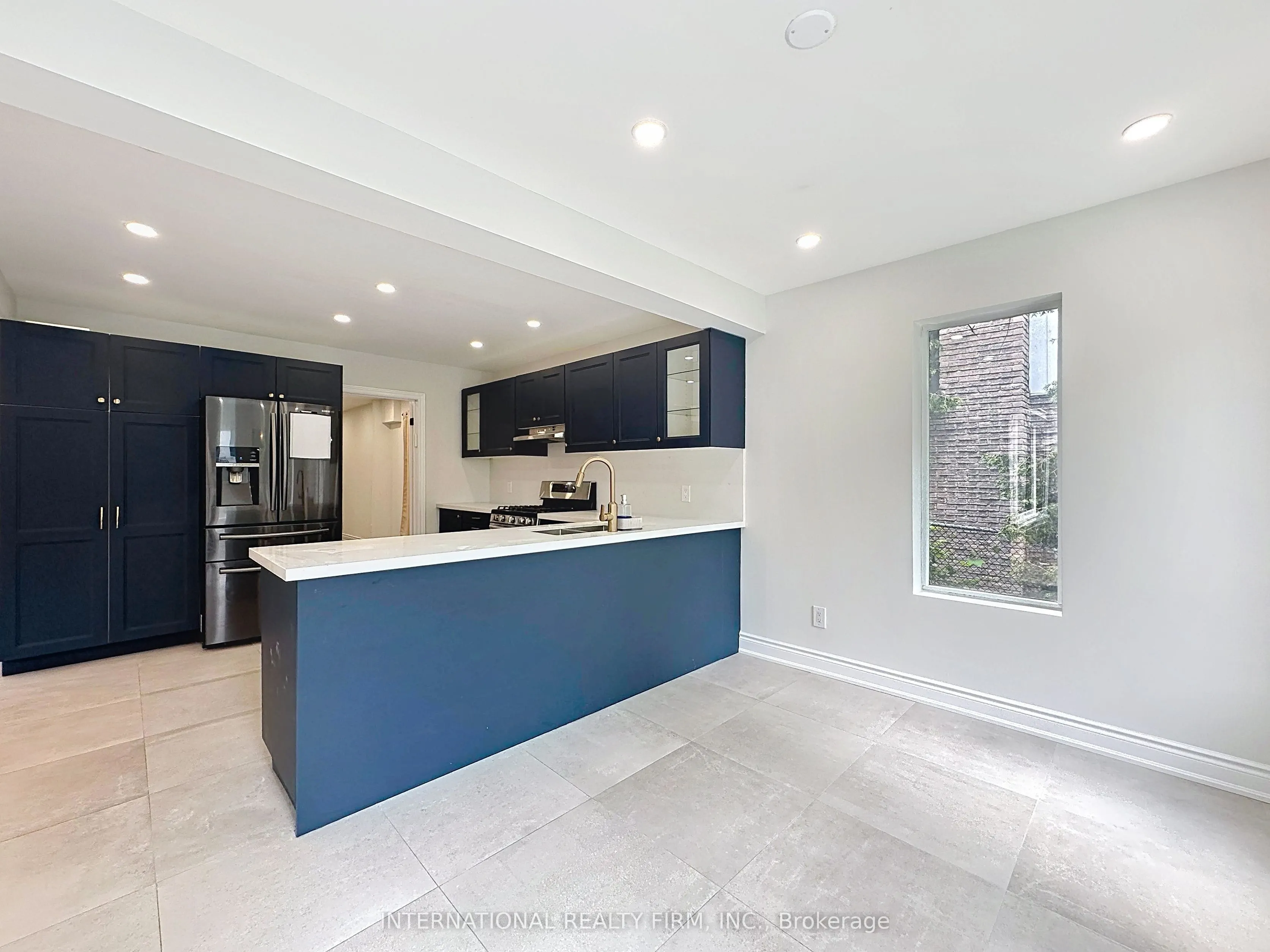 21 Mayvern Crescent