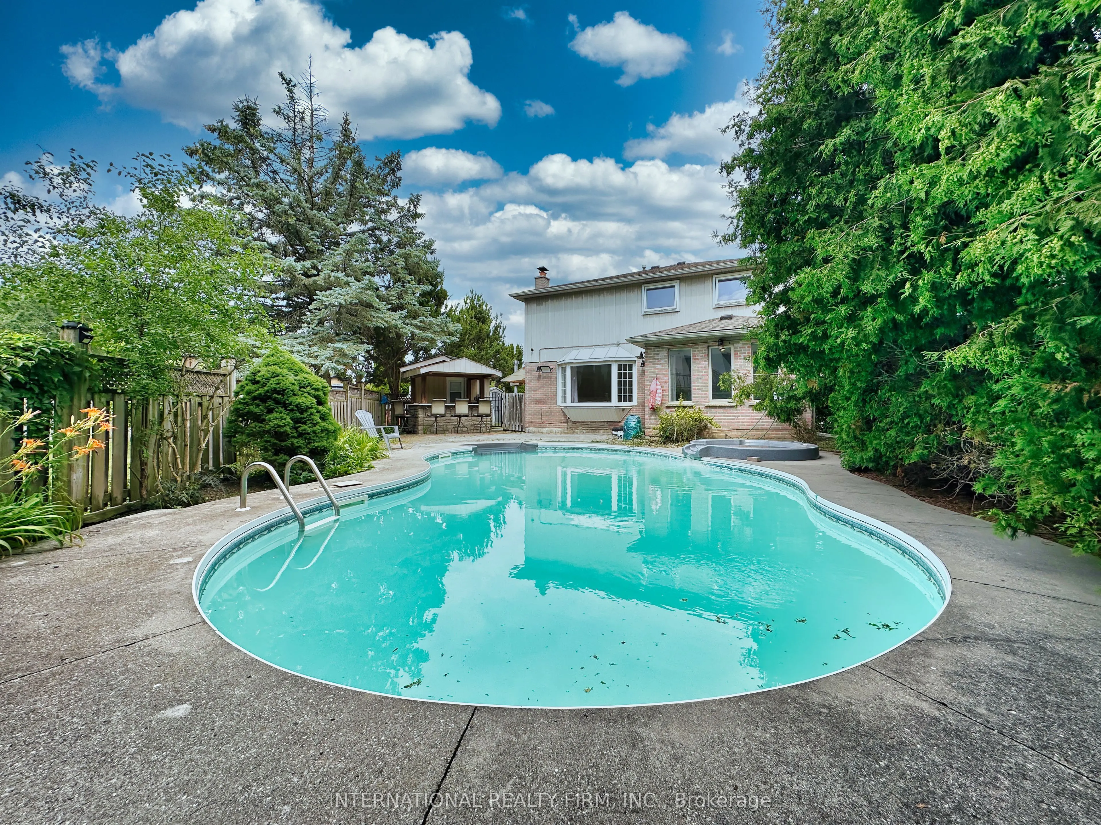 21 Mayvern Crescent