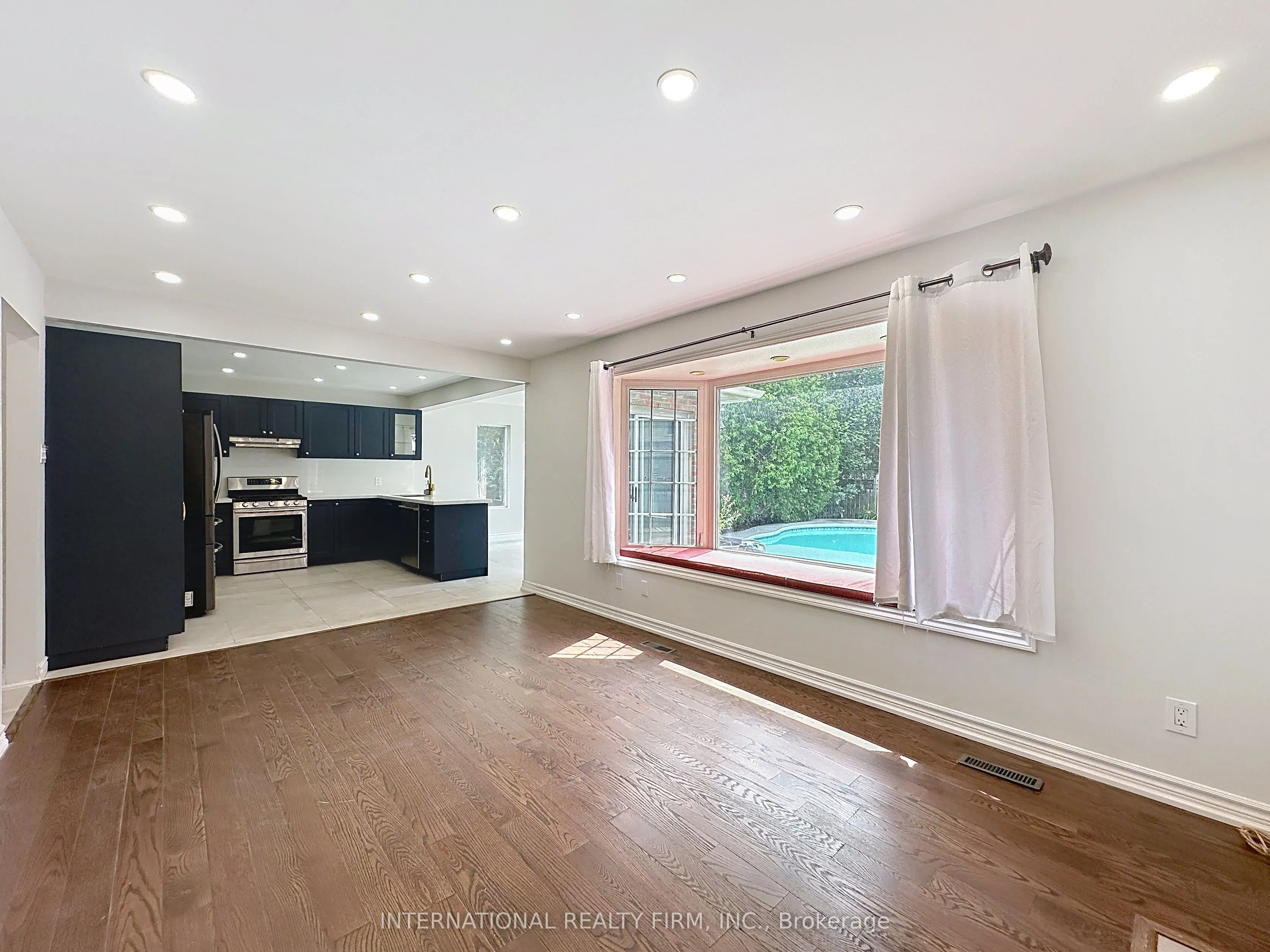 21 Mayvern Crescent