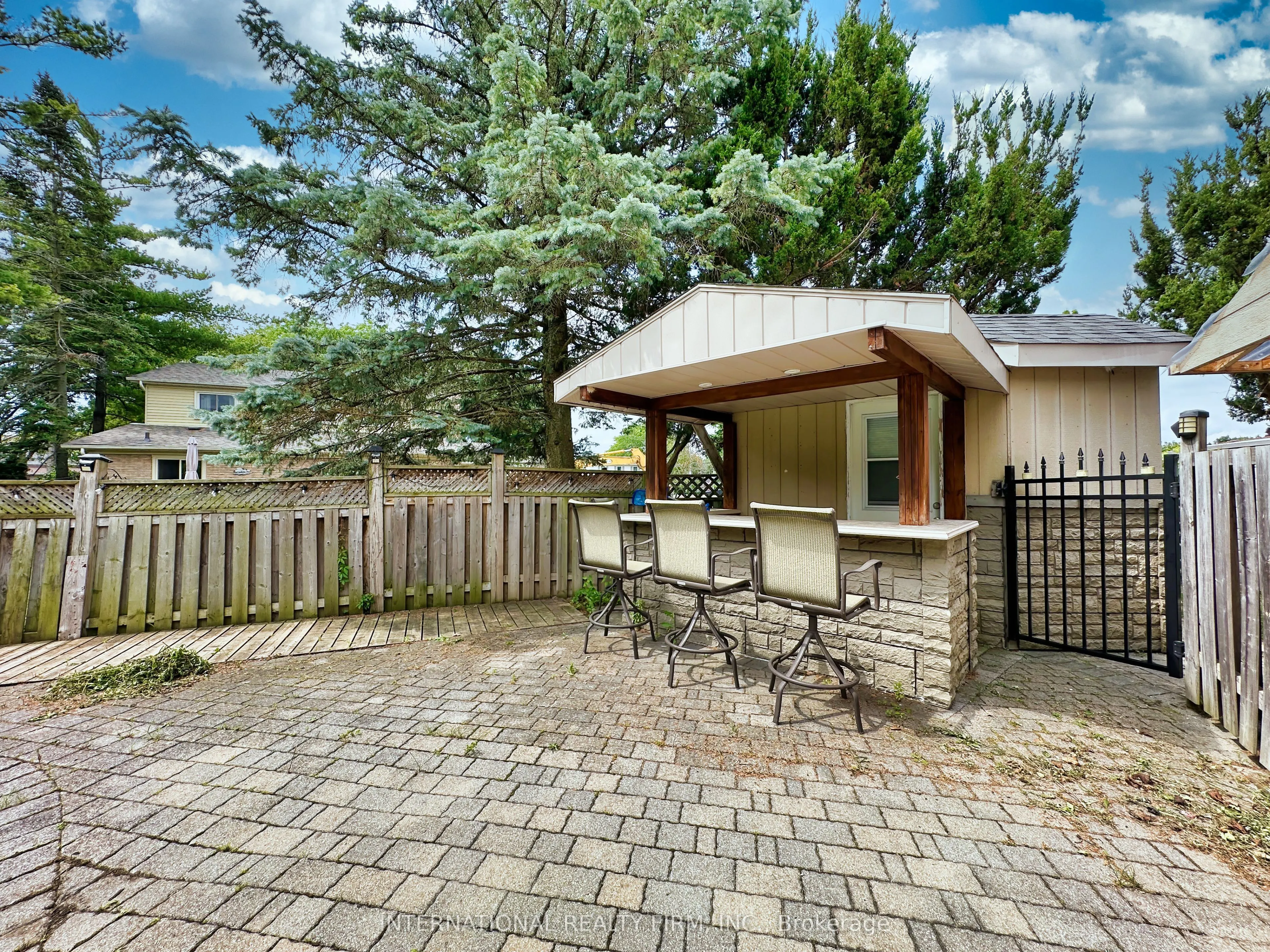 21 Mayvern Crescent