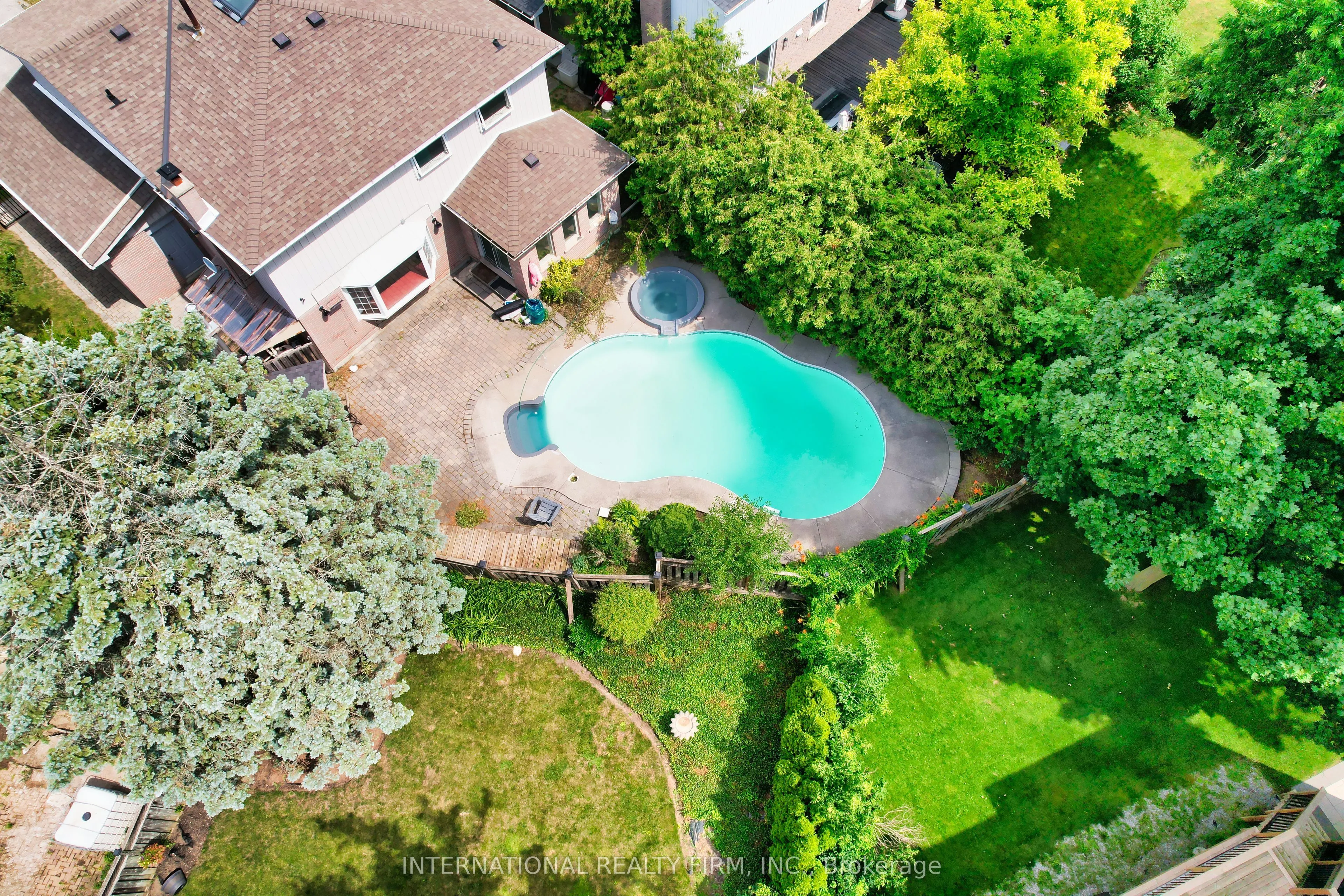 21 Mayvern Crescent