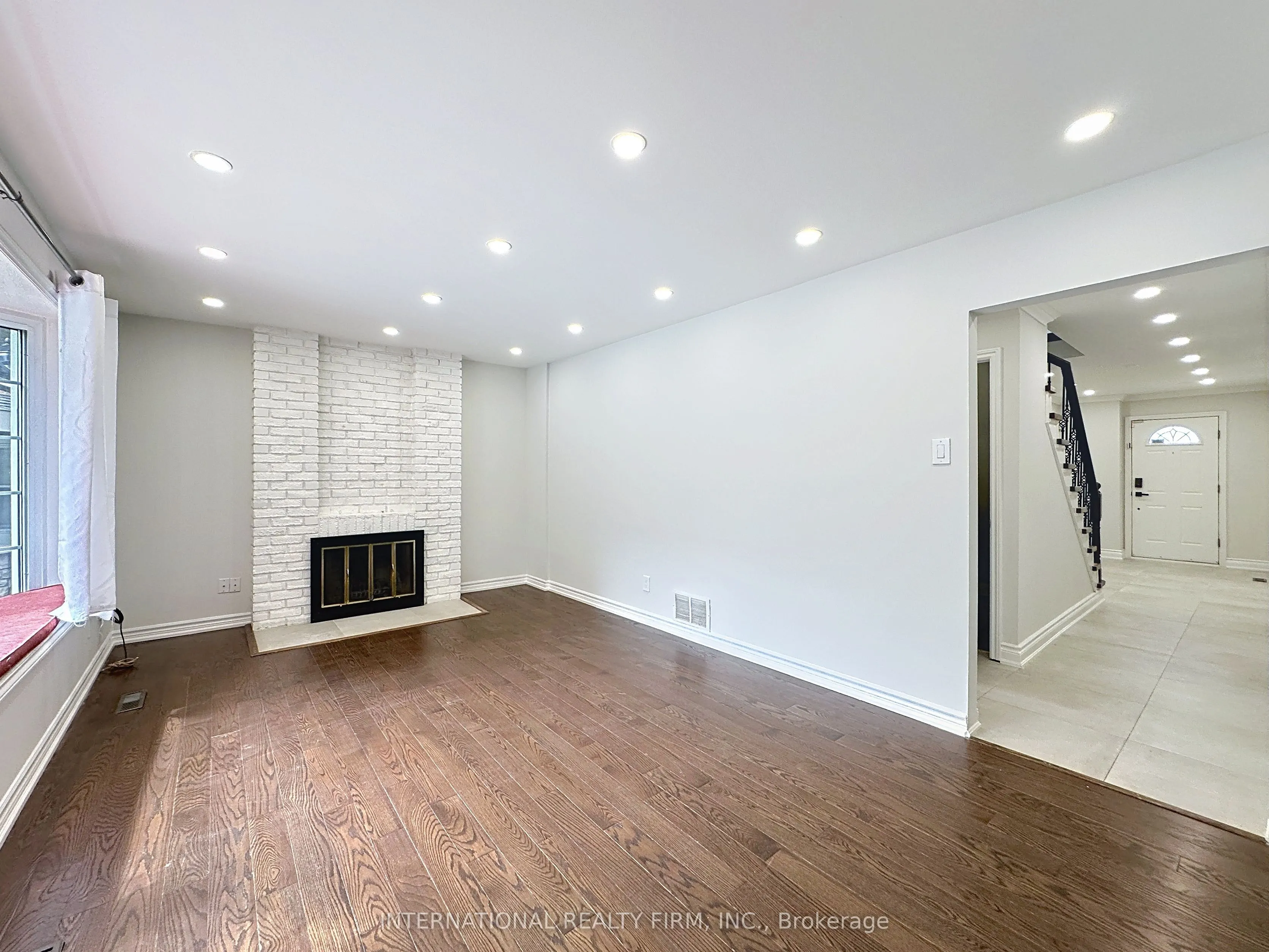 21 Mayvern Crescent