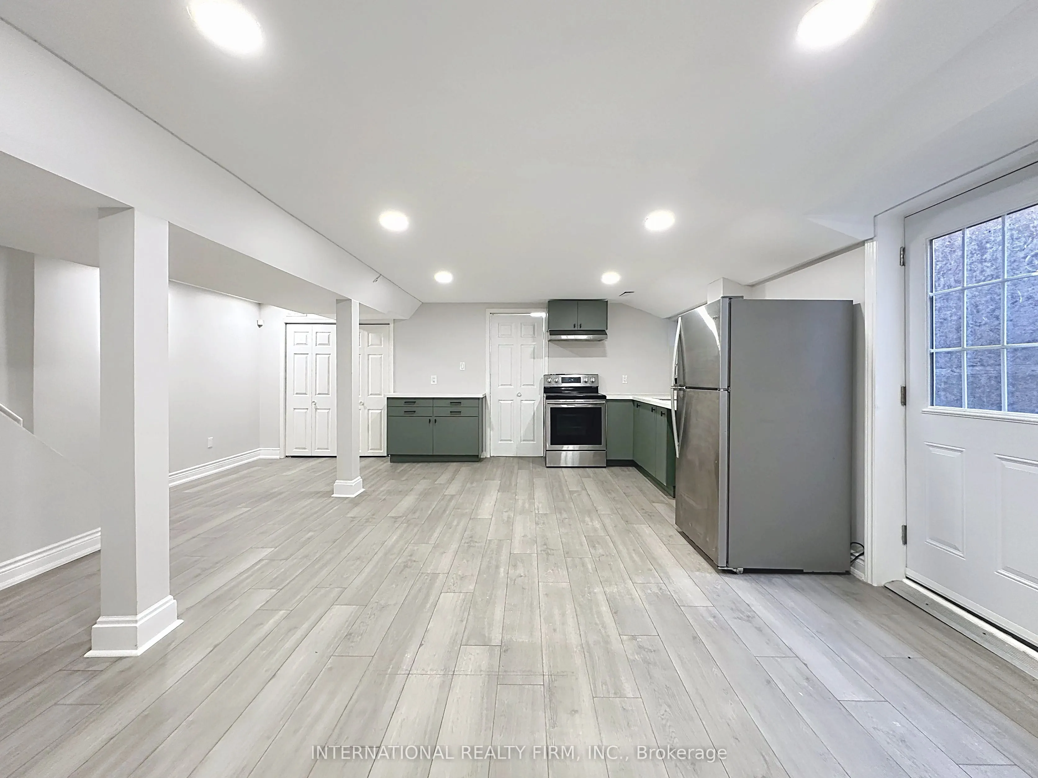 21 Mayvern Crescent