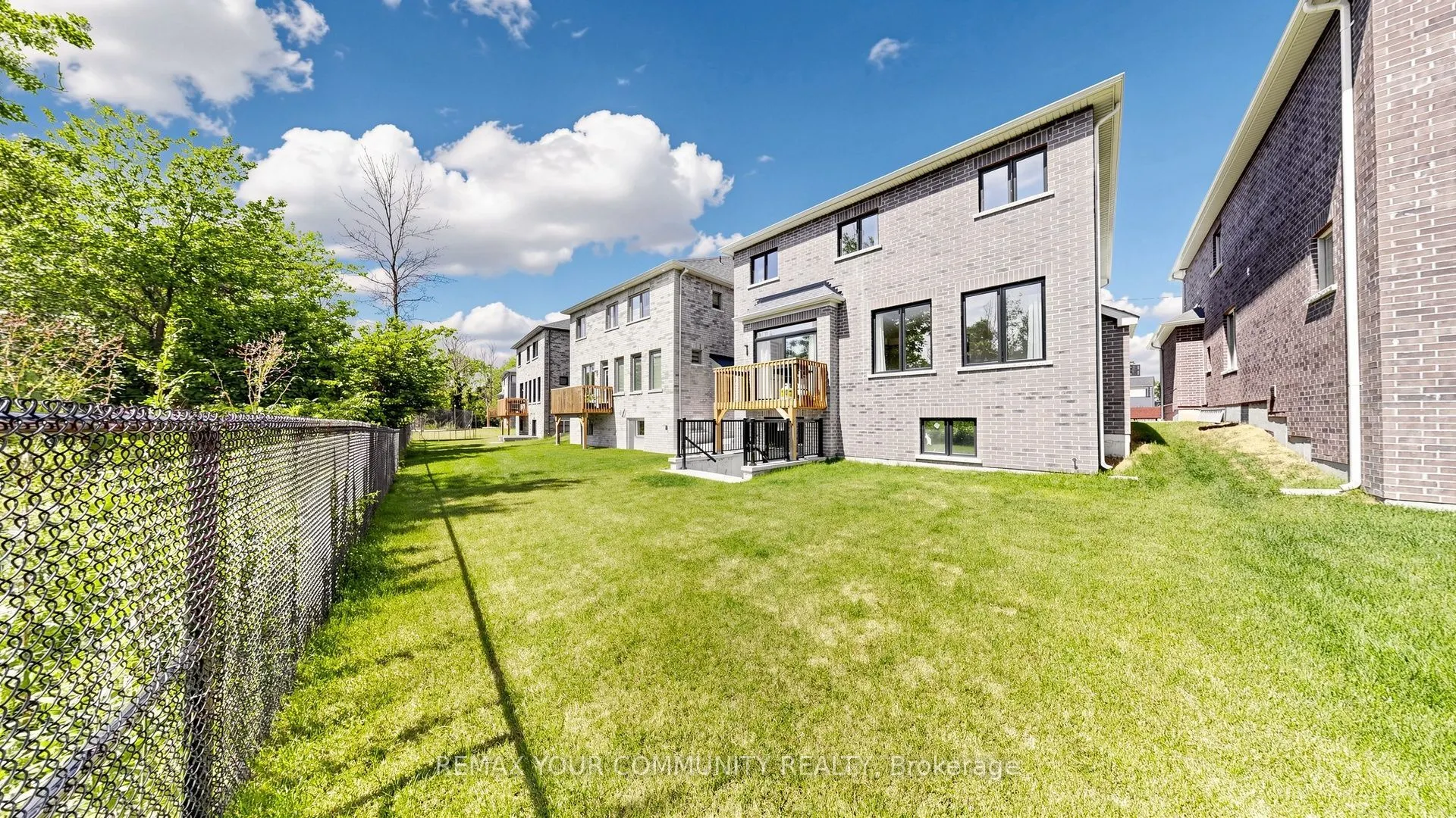 32 Baycroft Boulevard