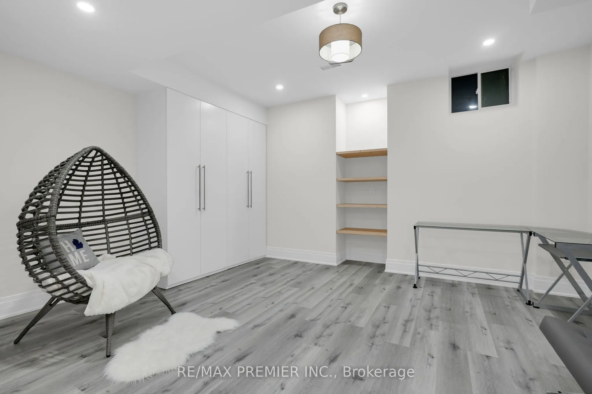 15 Peter Glass Road
