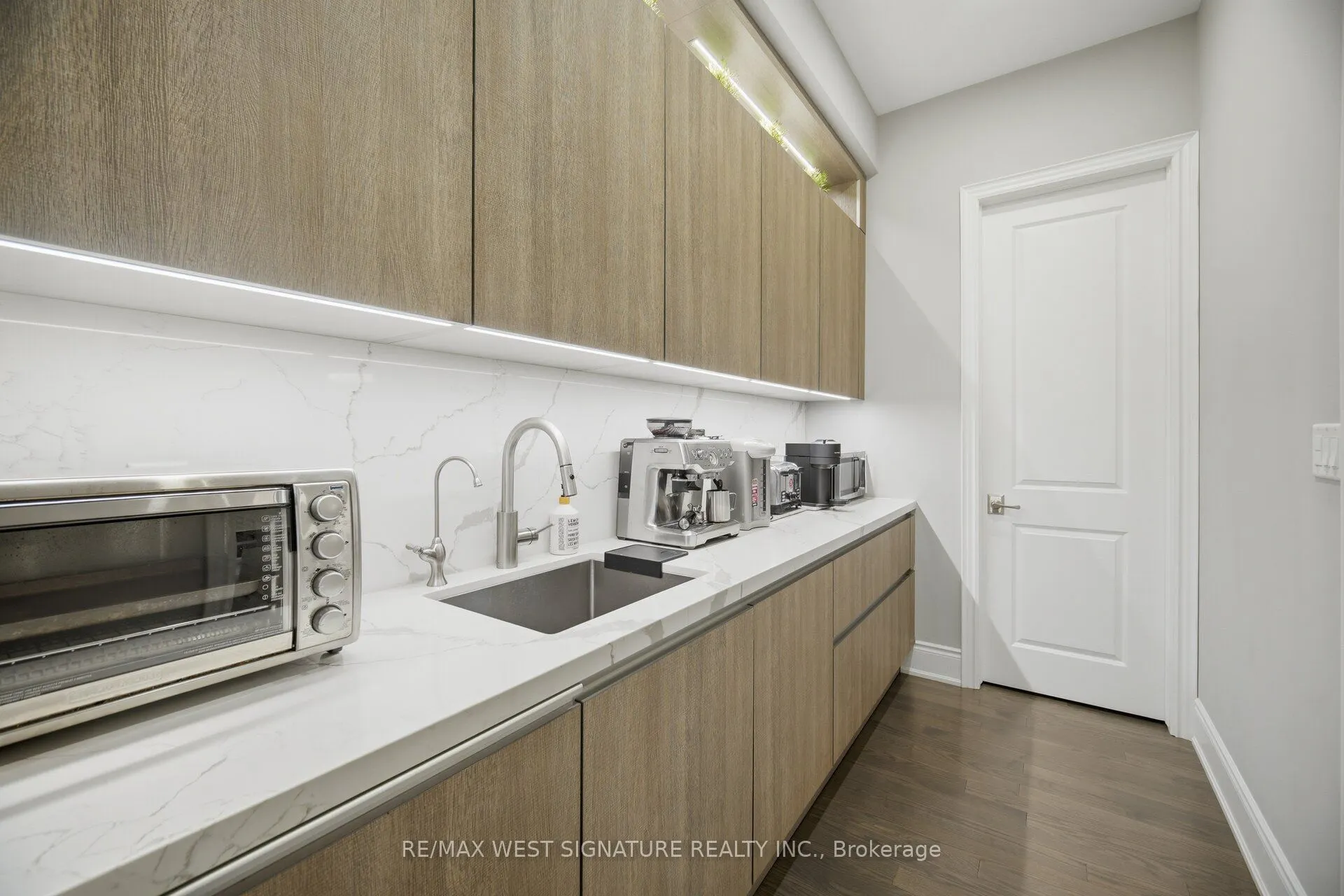56 Sir Henry Court