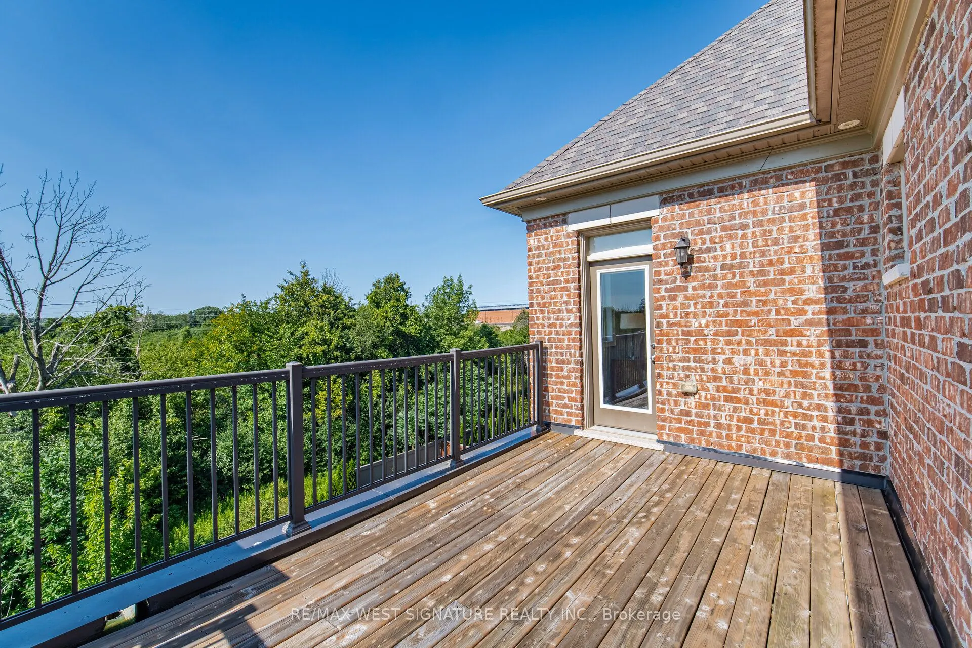 56 Sir Henry Court