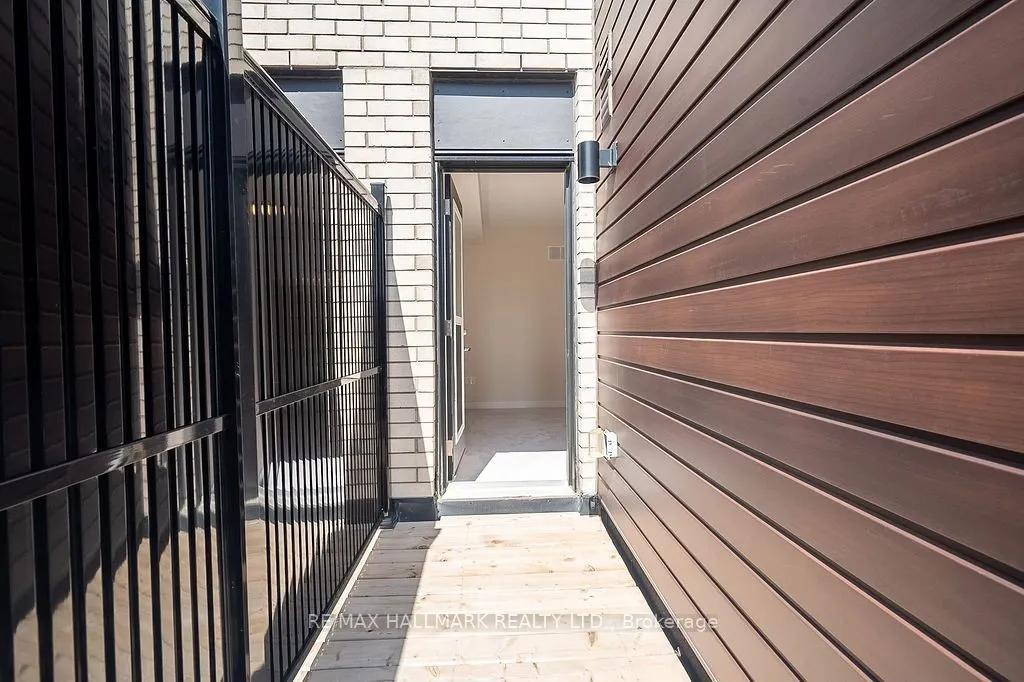 12 Dandara Gate
