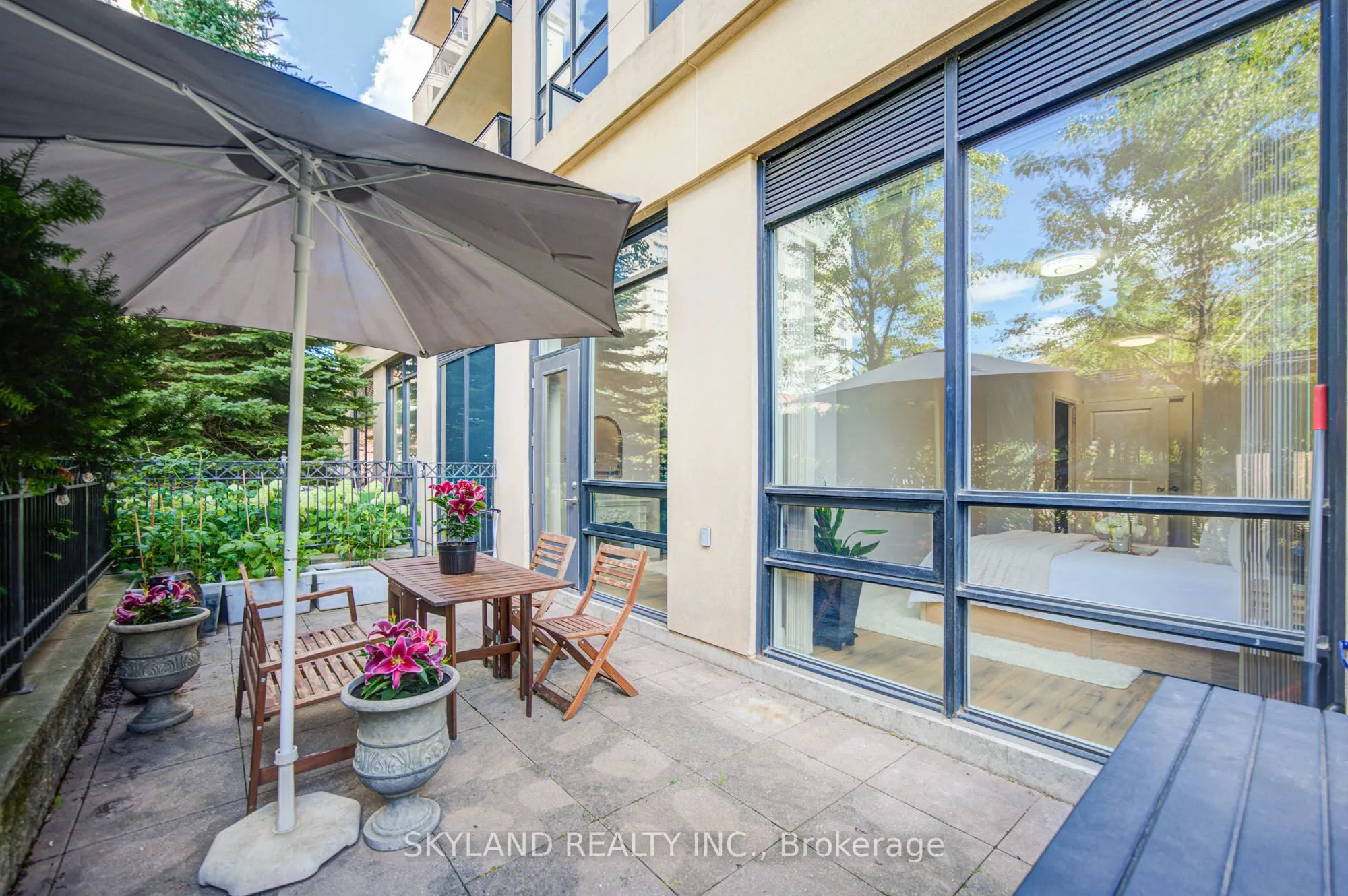 520 Steeles Avenue W #102