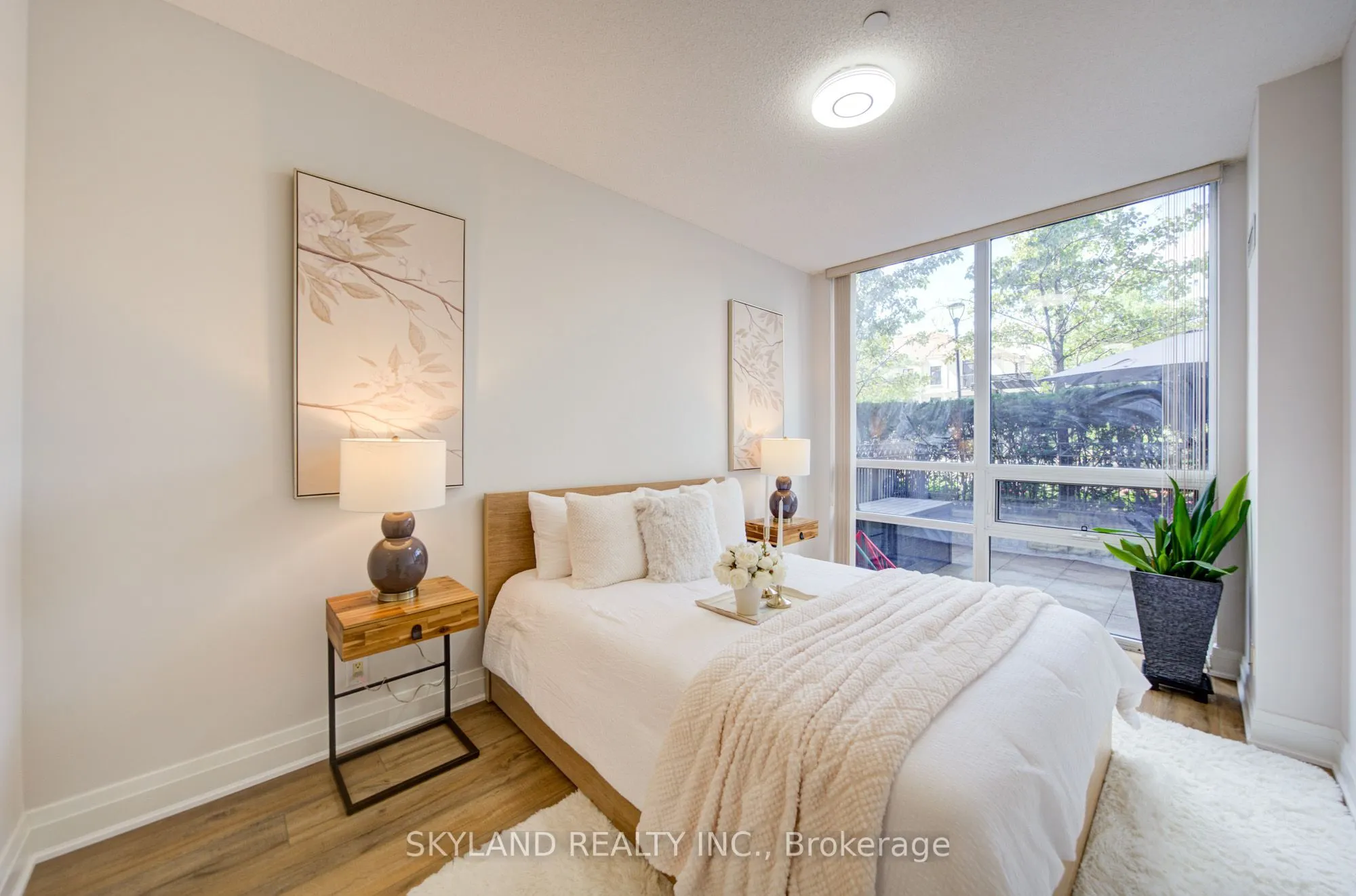 520 Steeles Avenue W #102