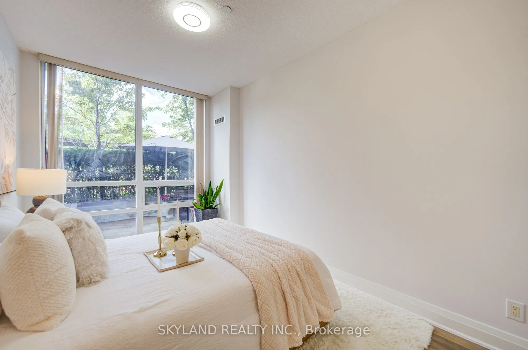 520 Steeles Avenue W #102