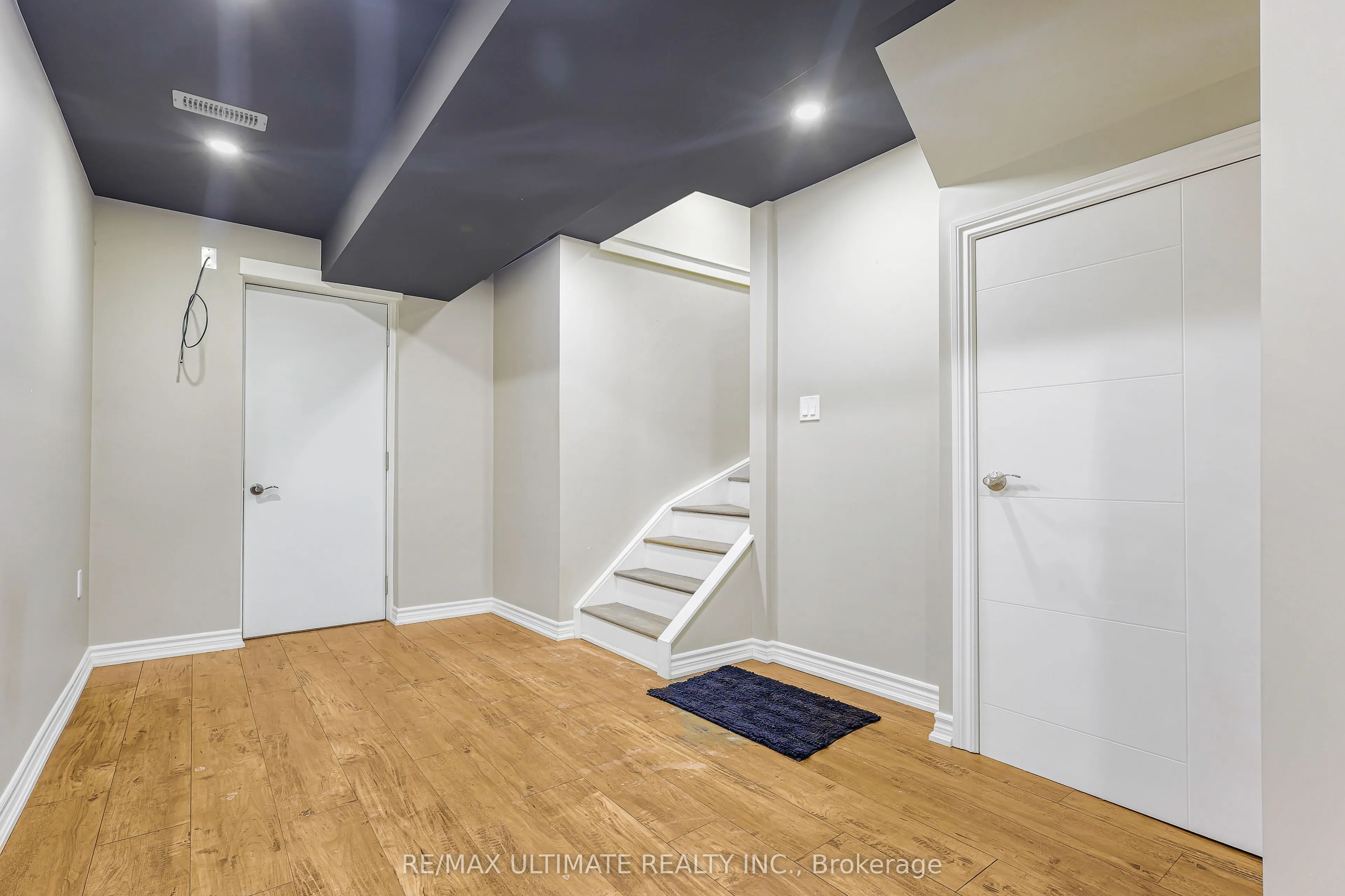 42 Walker Boulevard