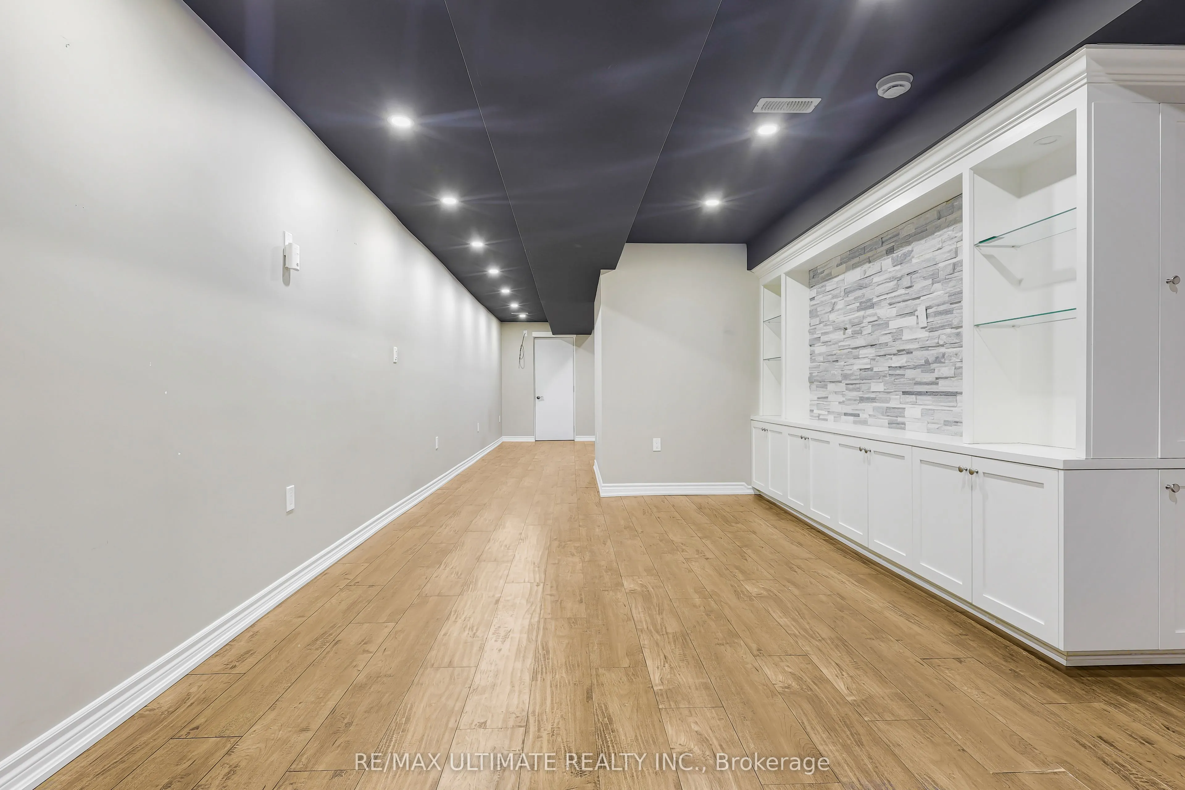 42 Walker Boulevard