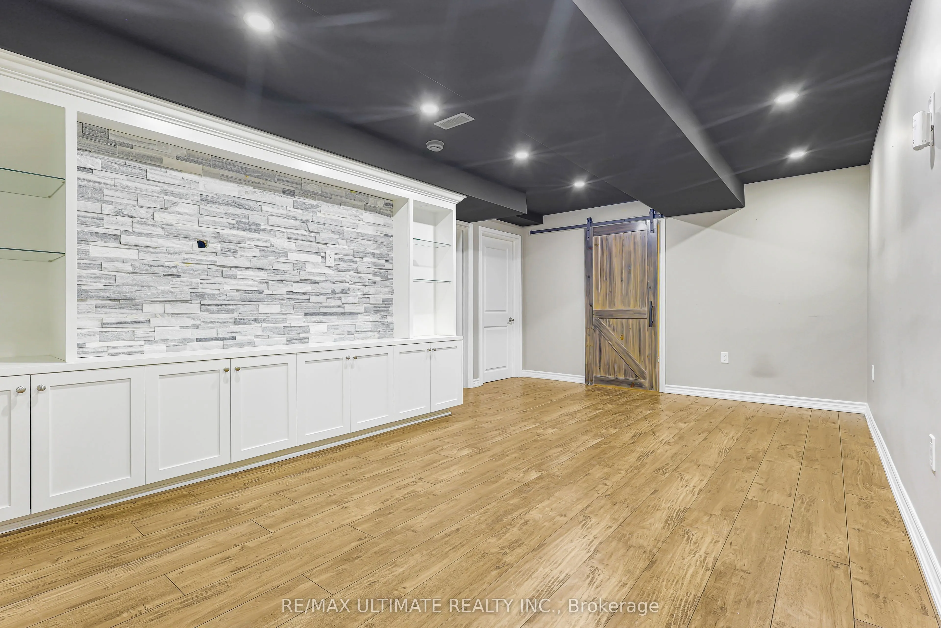 42 Walker Boulevard