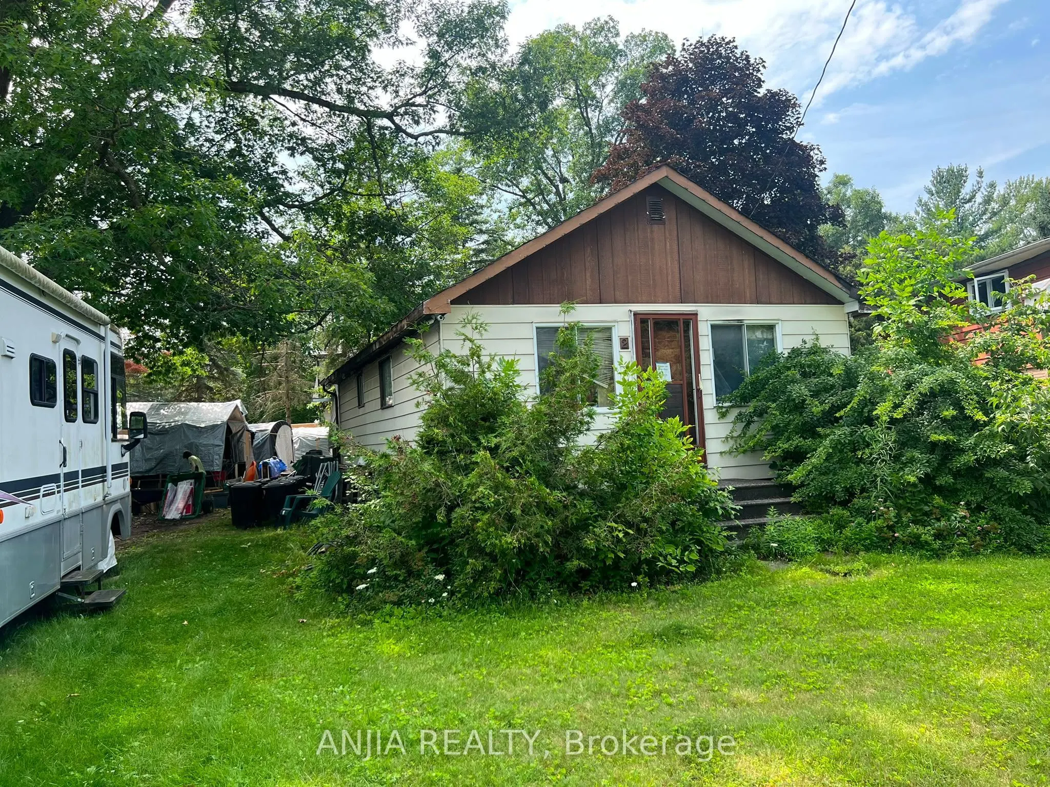 2 Oak Avenue