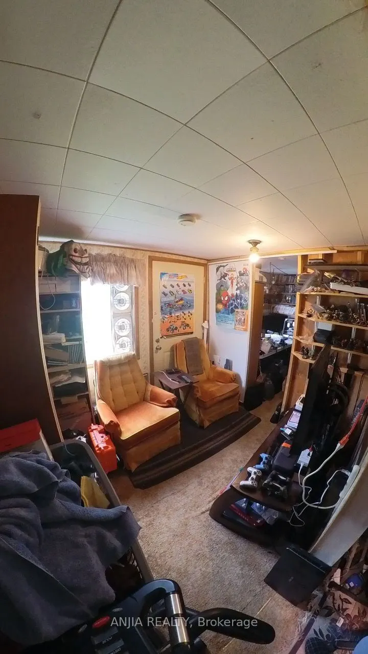 2 Oak Avenue