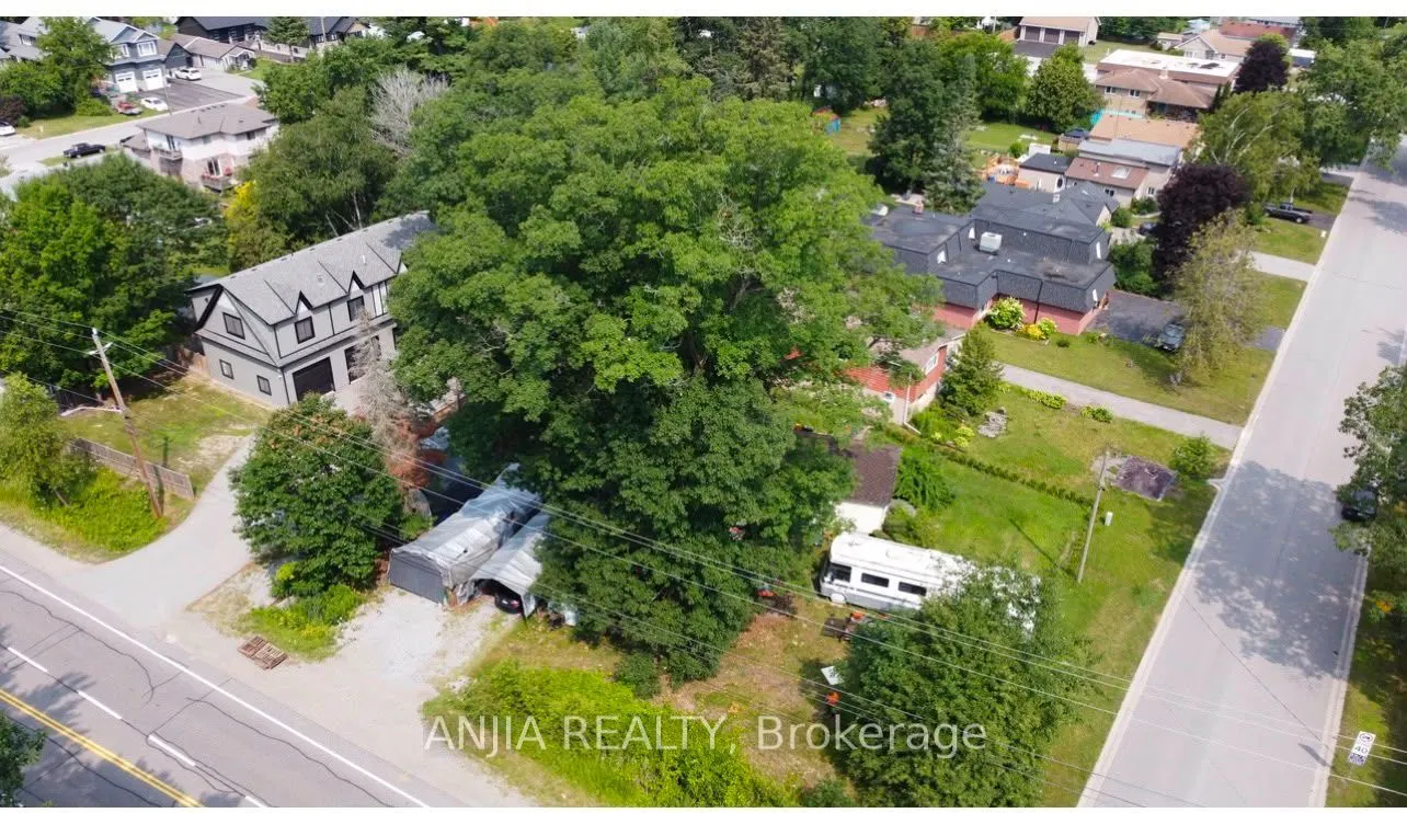 2 Oak Avenue