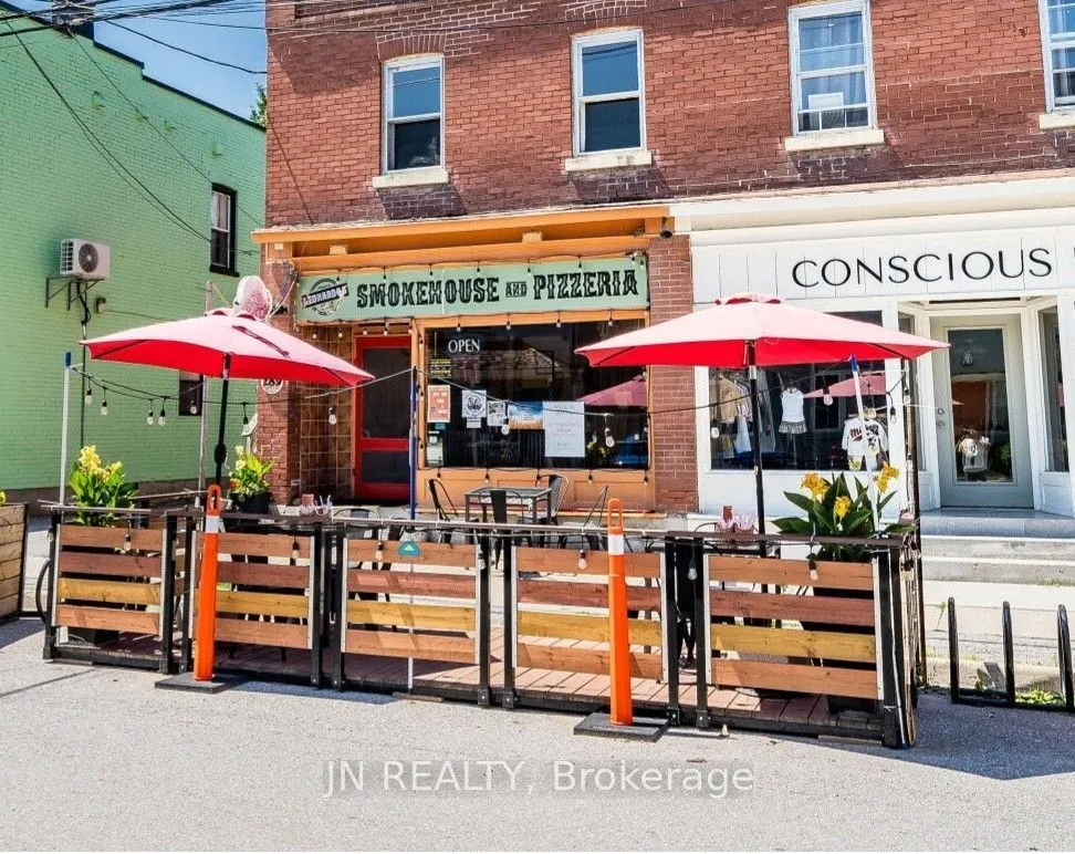 289 Main Street W