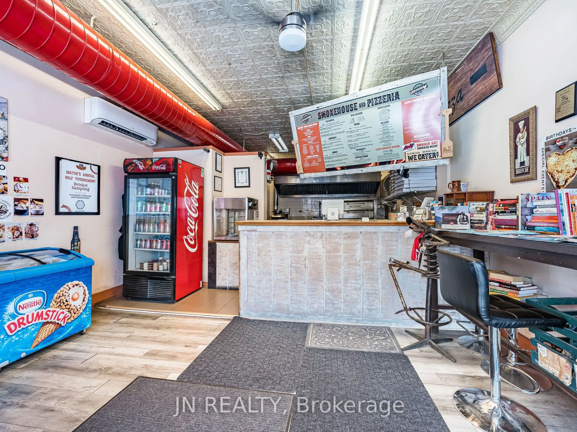 289 Main Street W