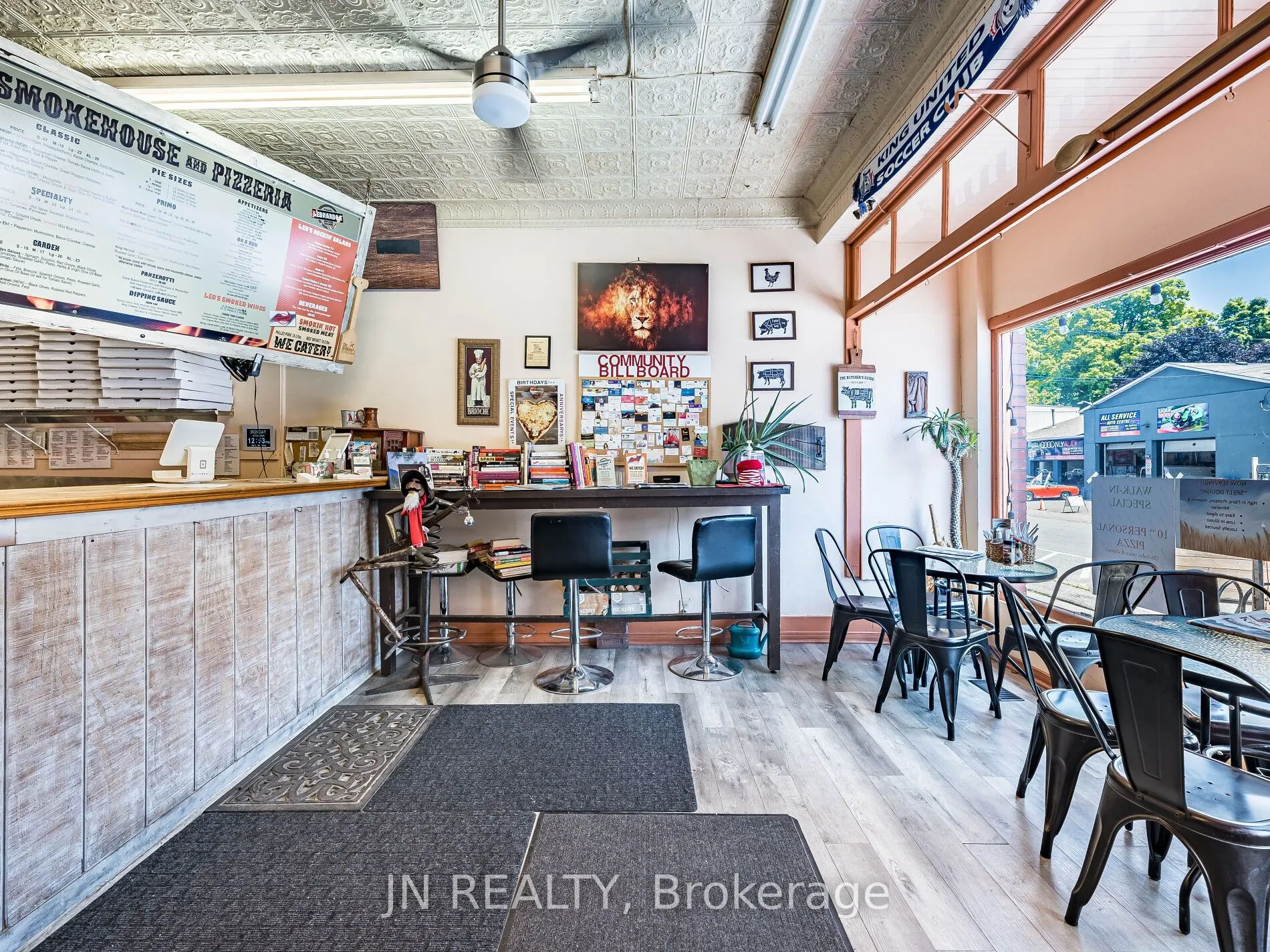 289 Main Street W