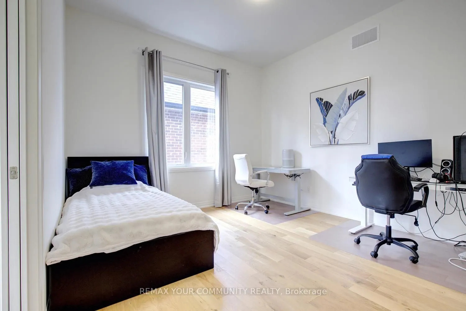 96 Bond Crescent