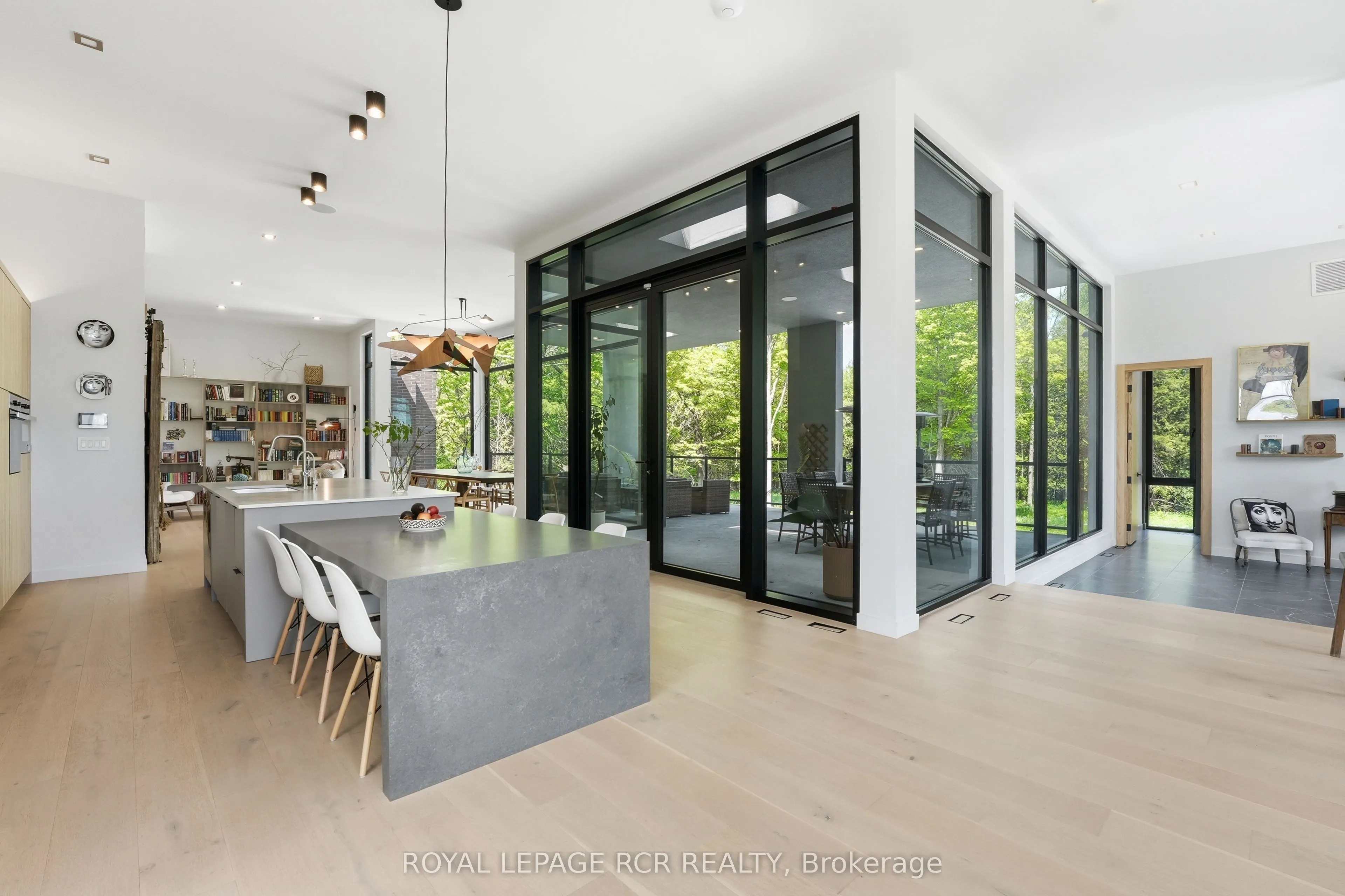 3404 Vivian Road
