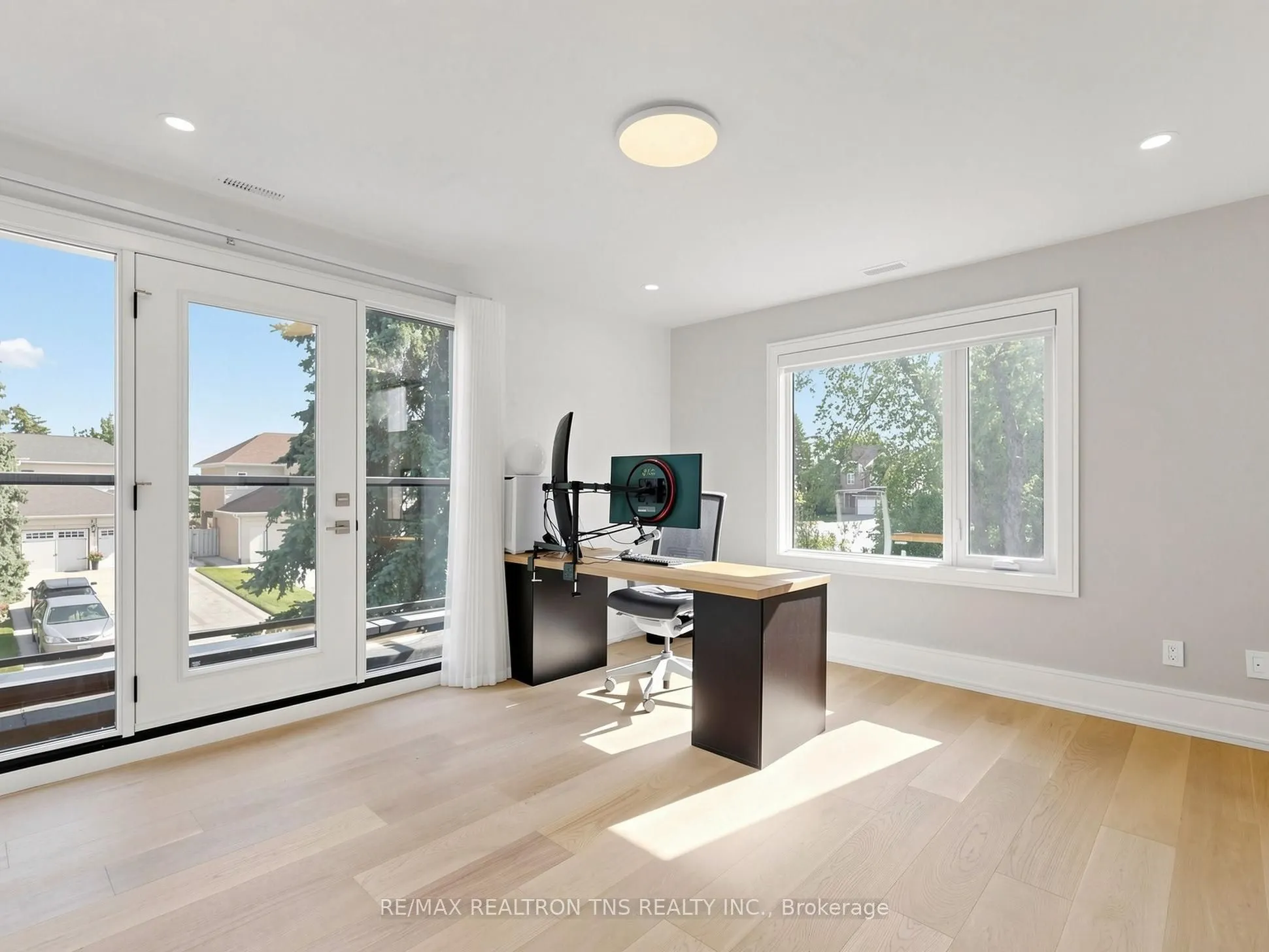 2 Eastgate Crescent