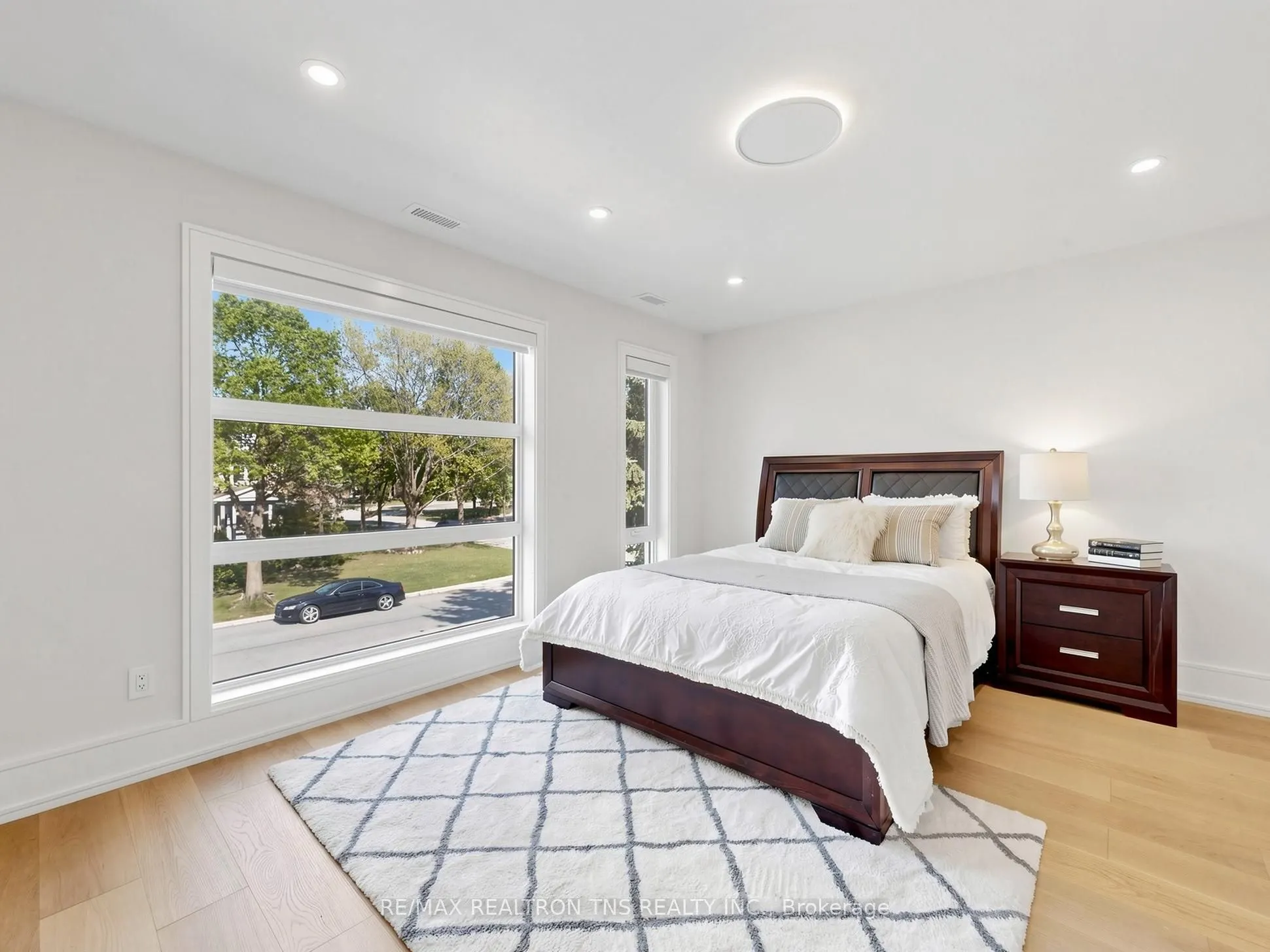 2 Eastgate Crescent