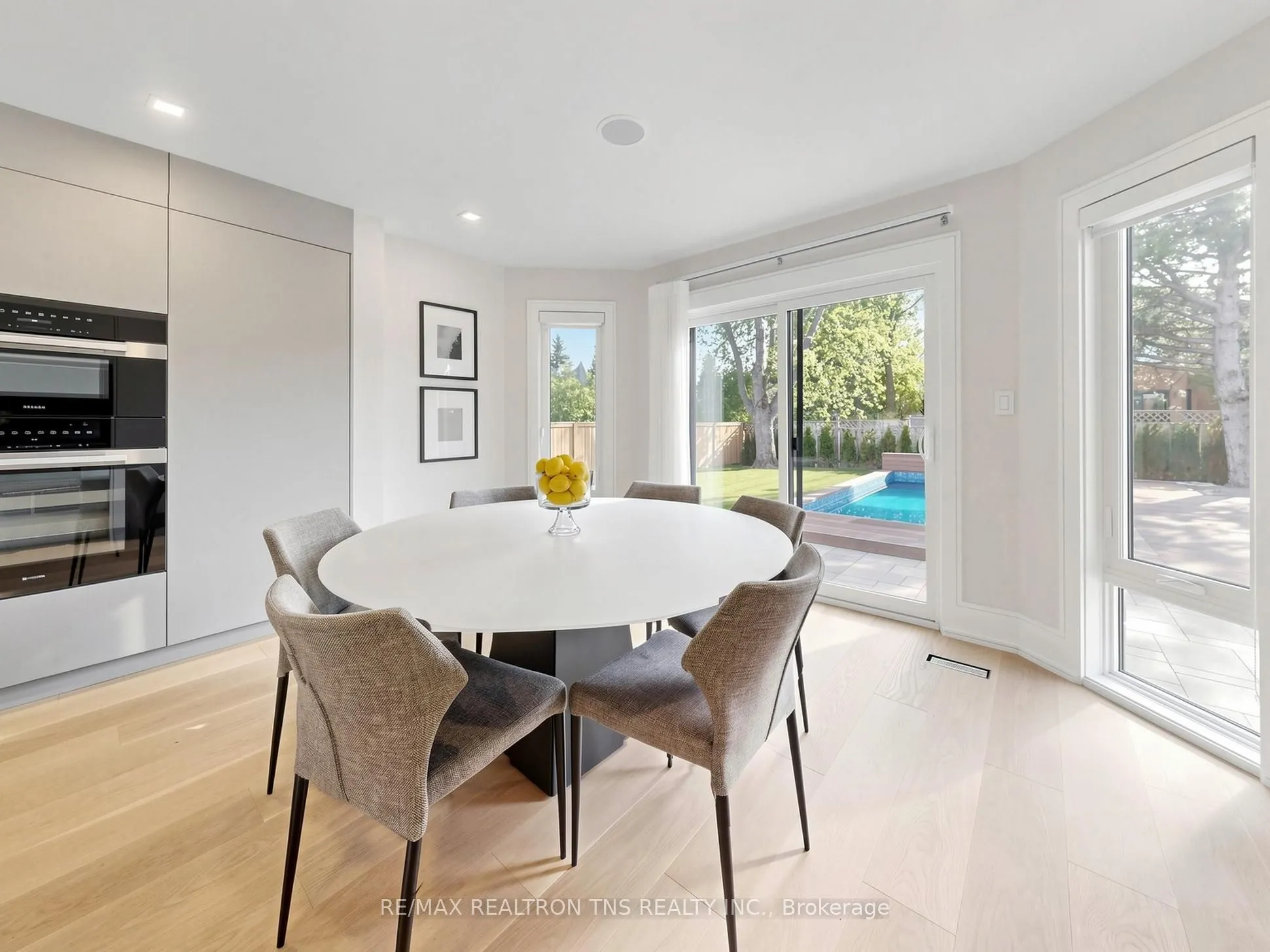 2 Eastgate Crescent