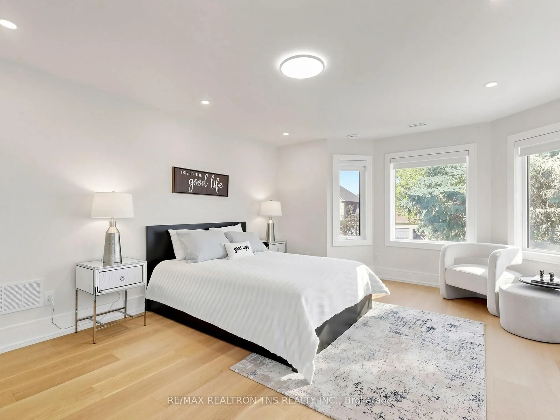 2 Eastgate Crescent