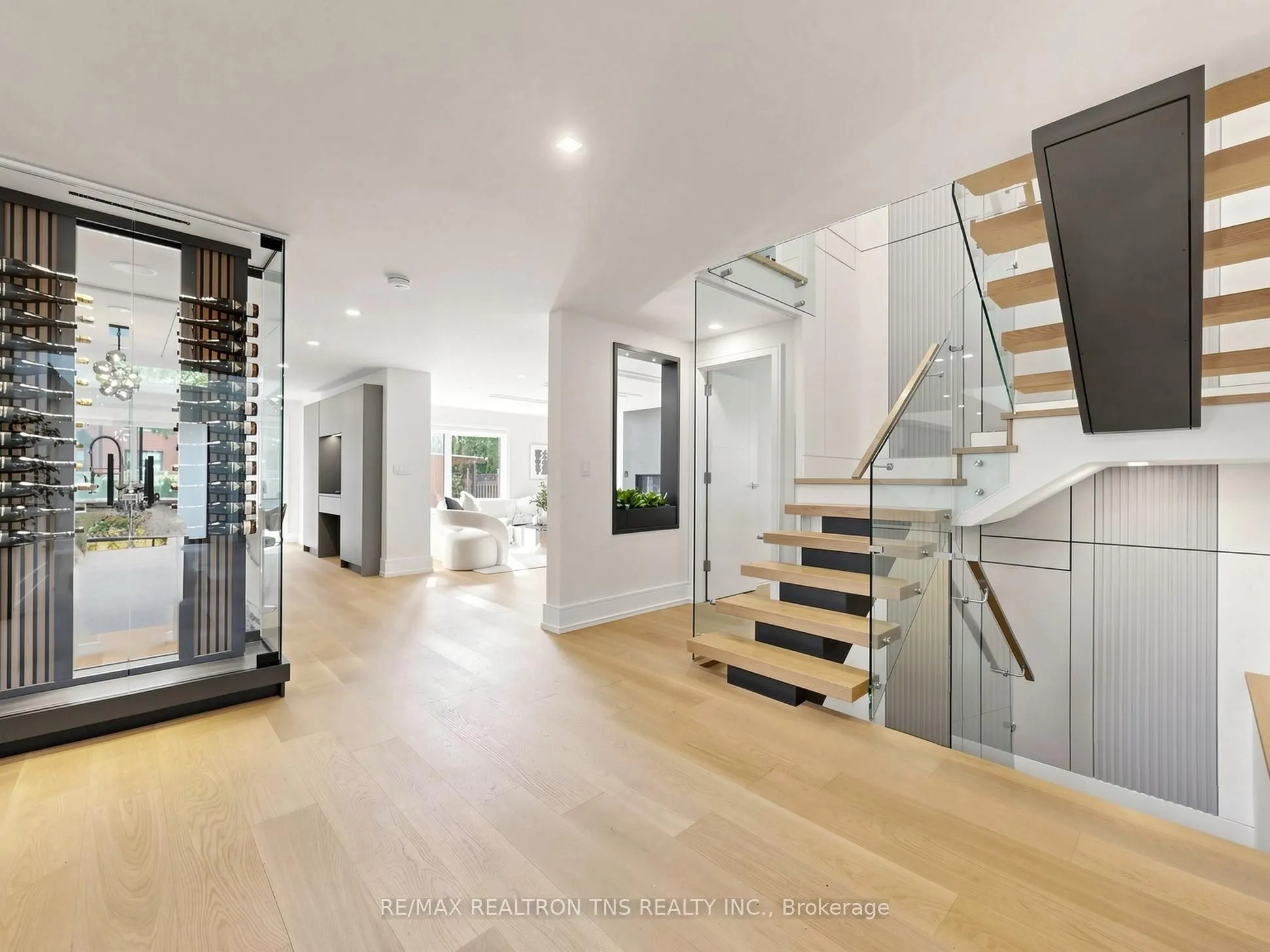 2 Eastgate Crescent