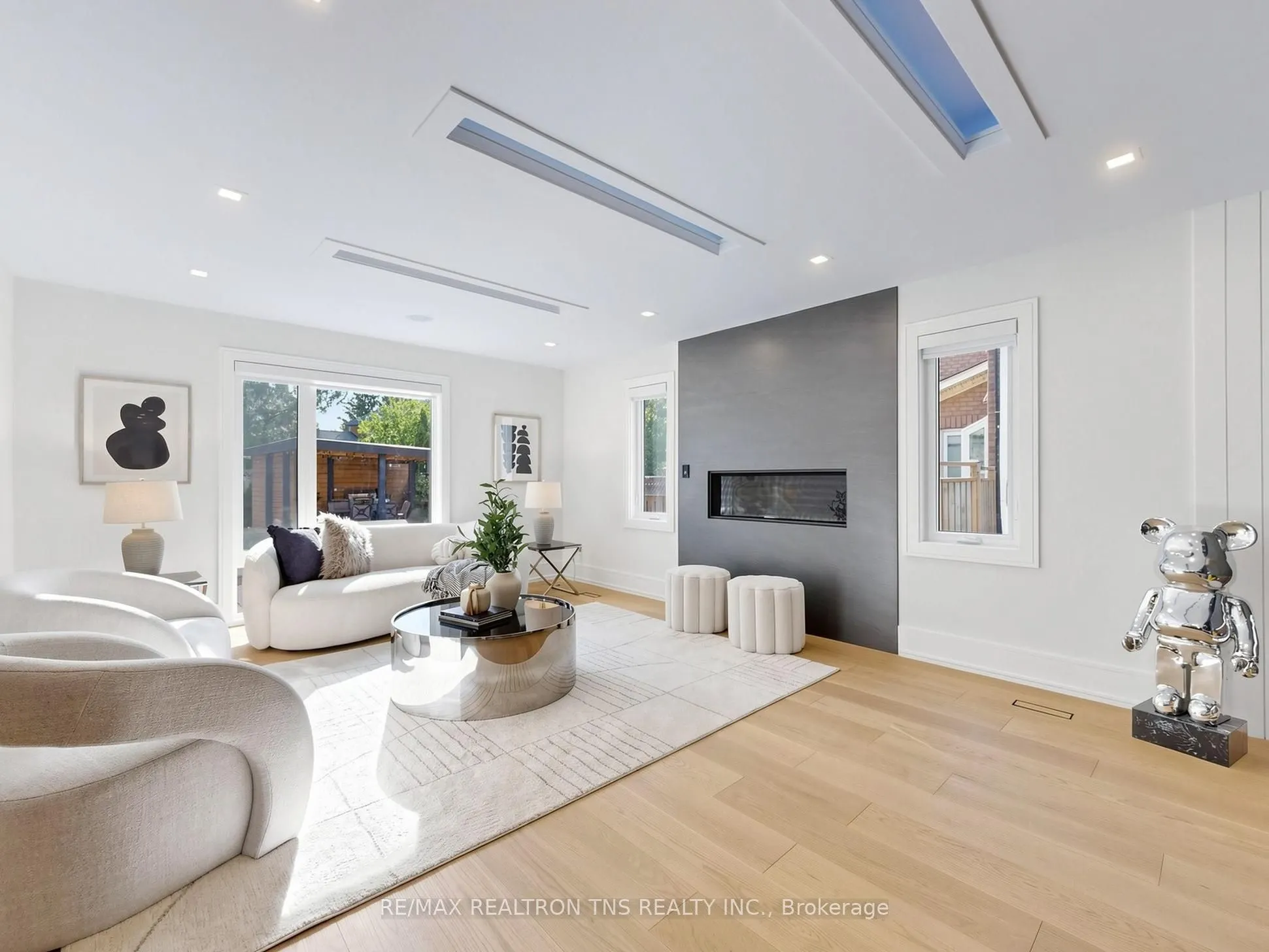 2 Eastgate Crescent