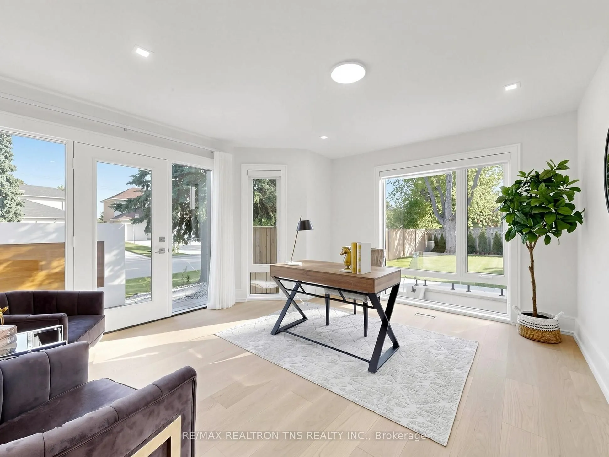 2 Eastgate Crescent