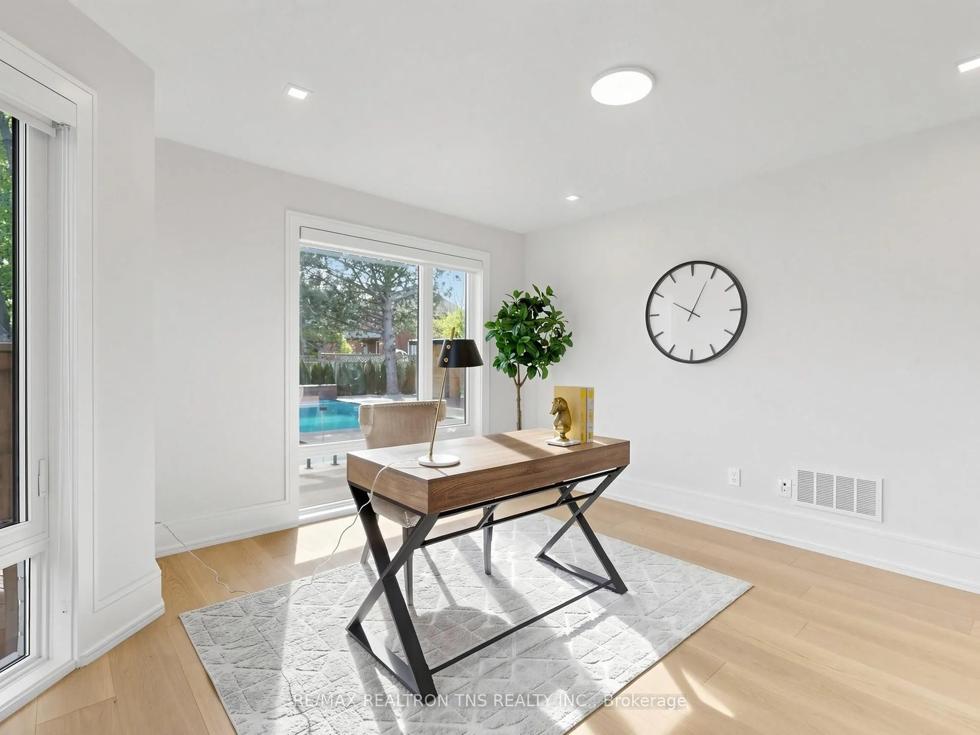 2 Eastgate Crescent