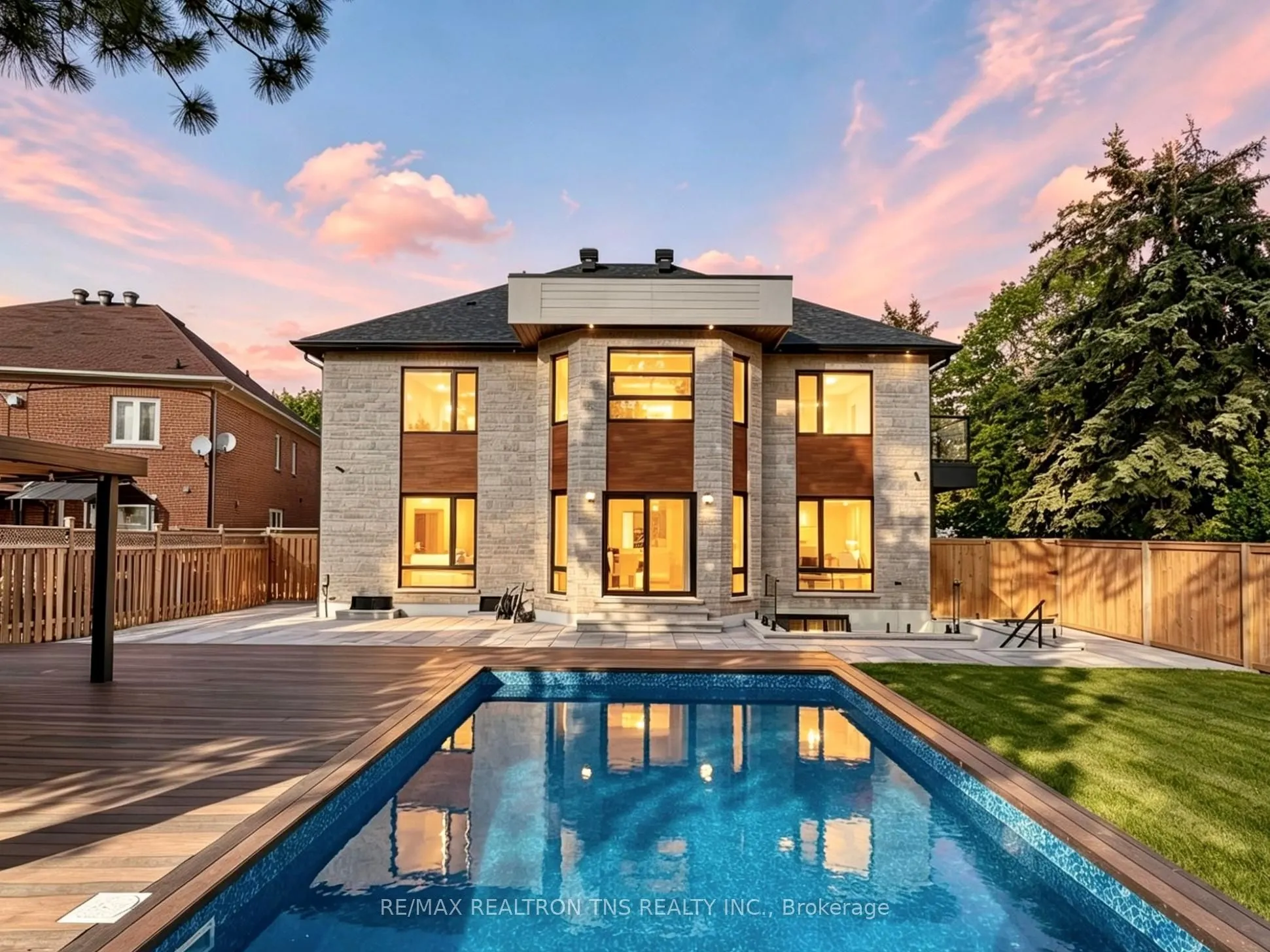 2 Eastgate Crescent