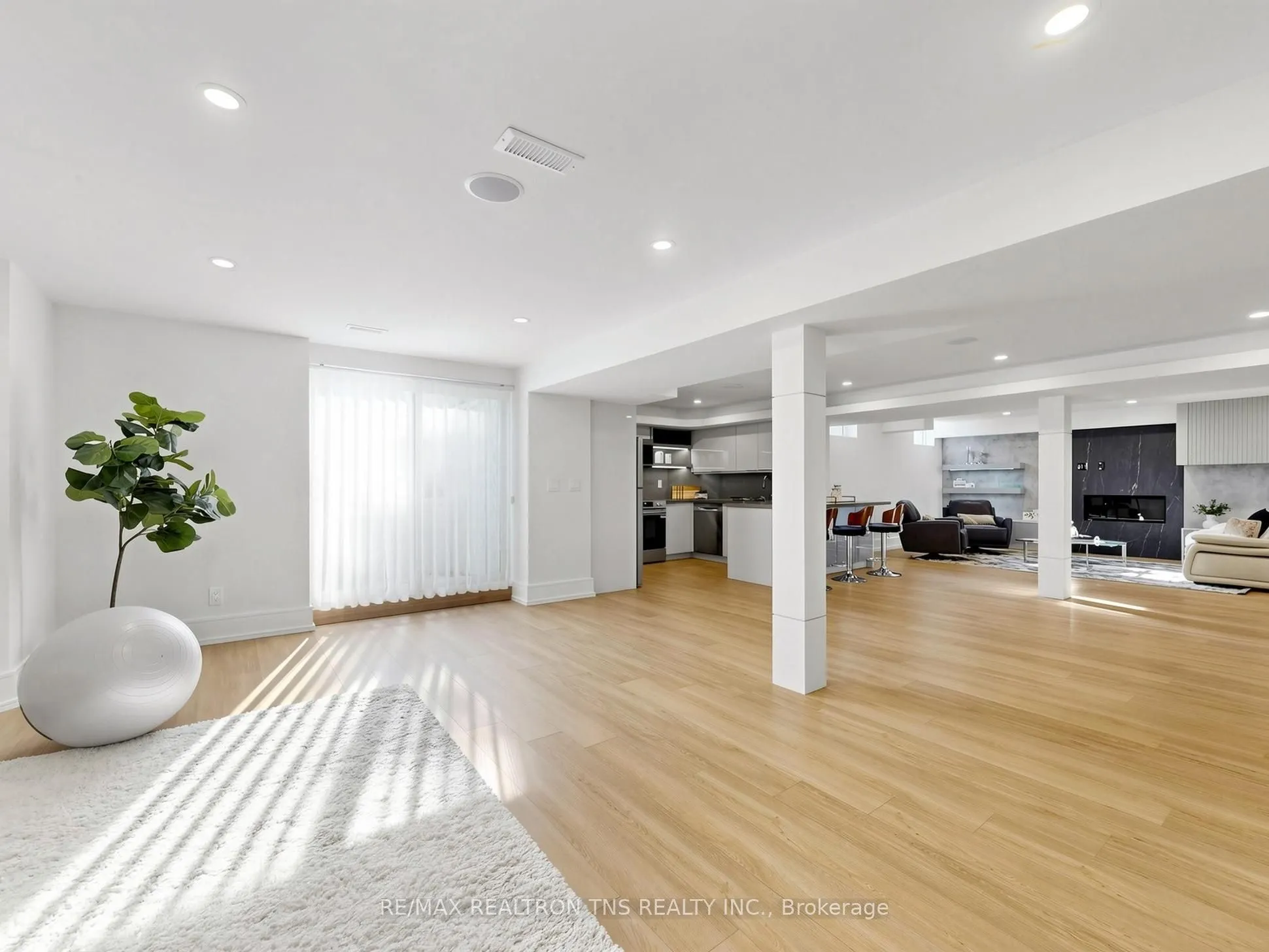 2 Eastgate Crescent