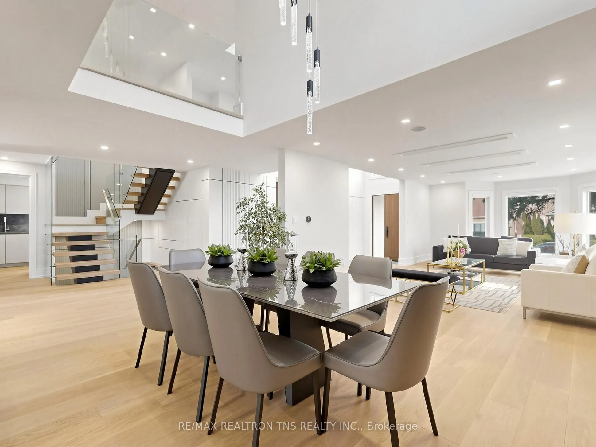 2 Eastgate Crescent
