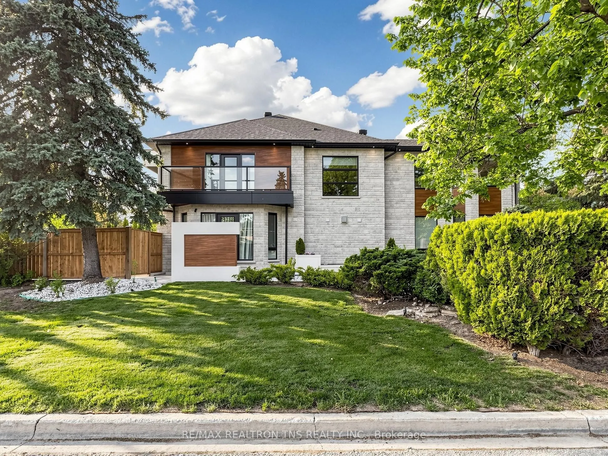 2 Eastgate Crescent