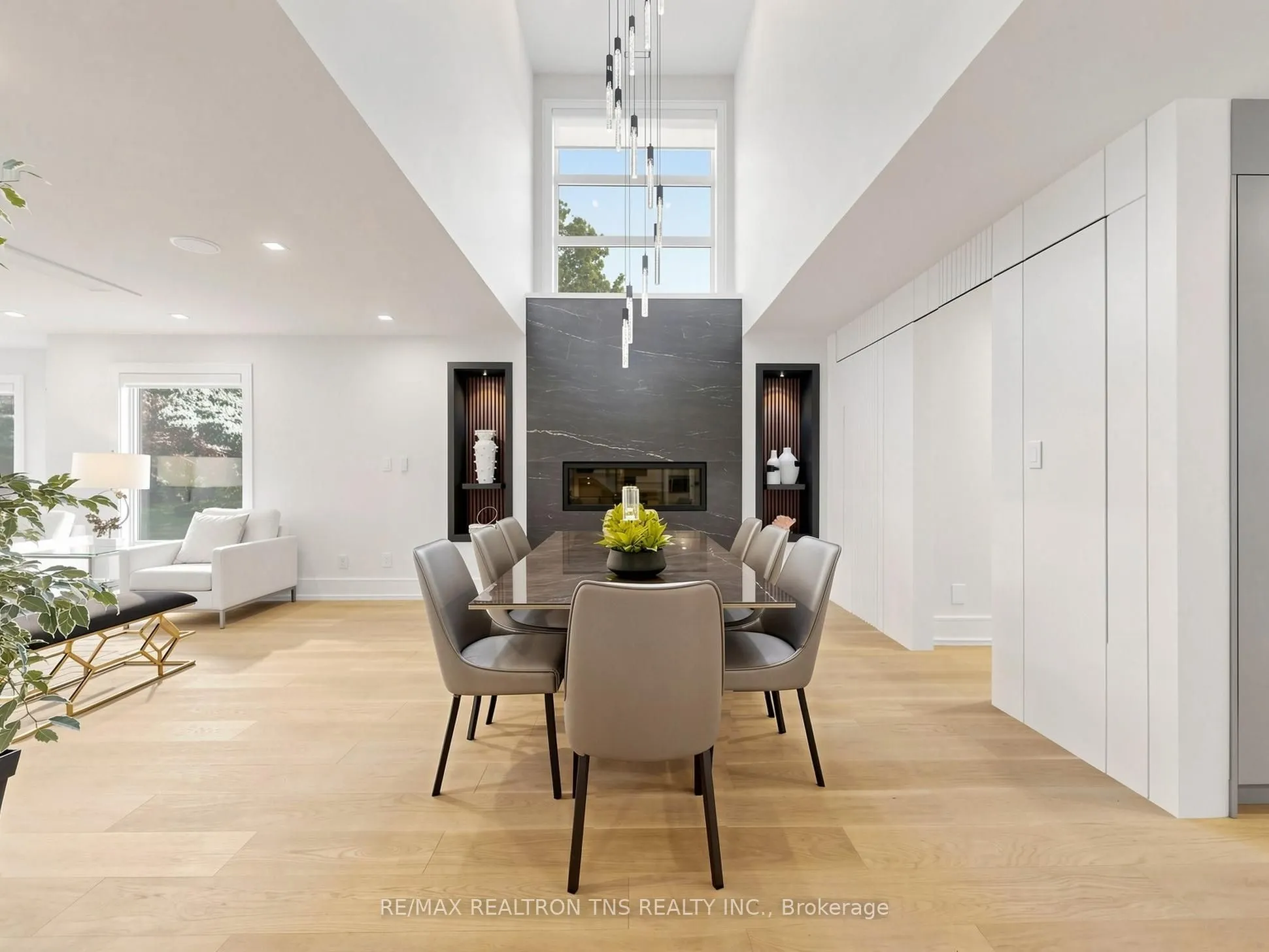 2 Eastgate Crescent