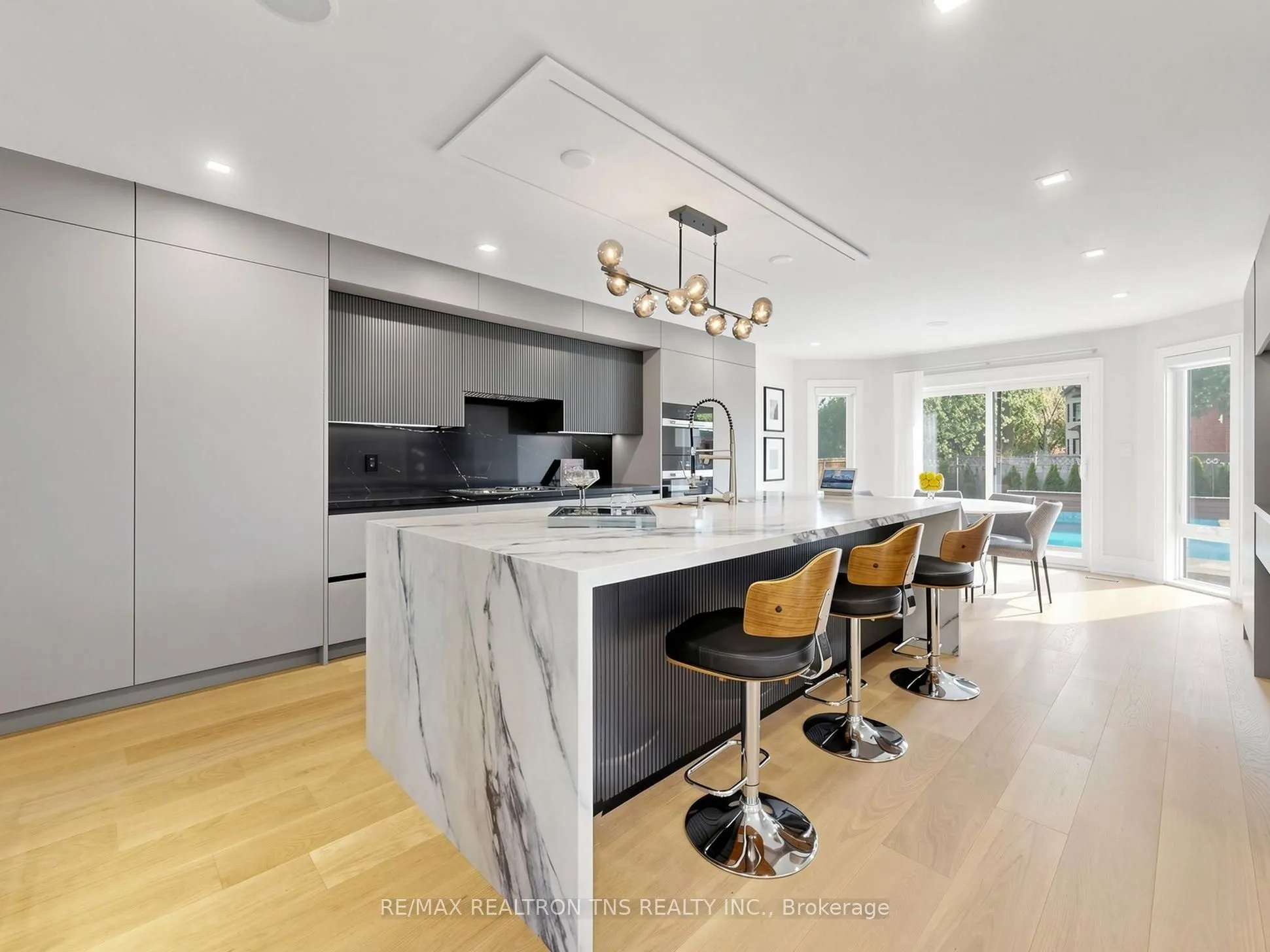 2 Eastgate Crescent