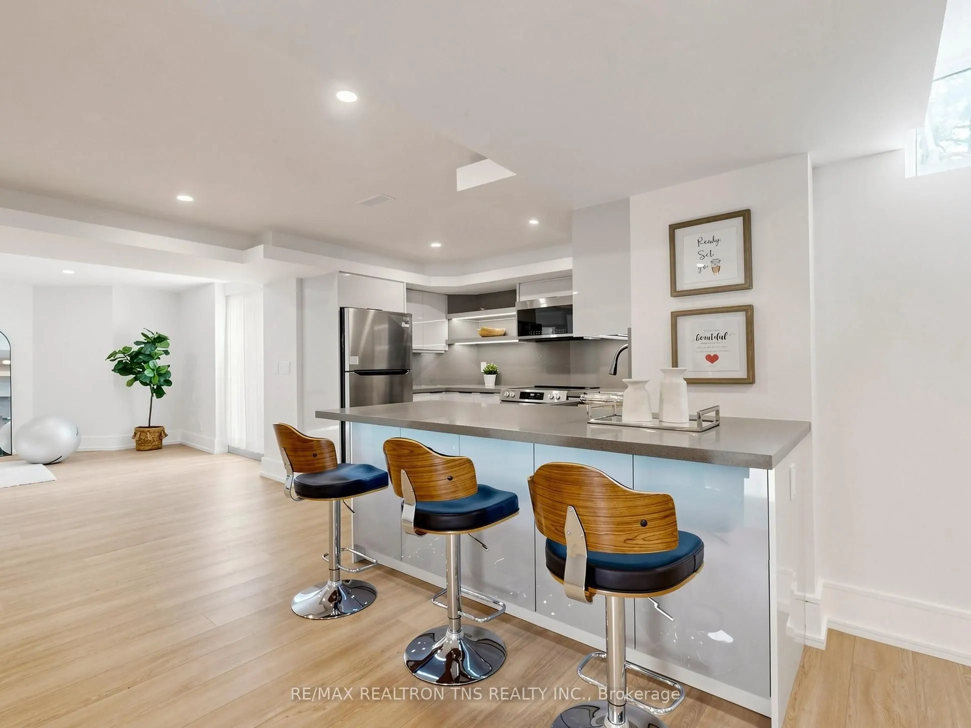 2 Eastgate Crescent