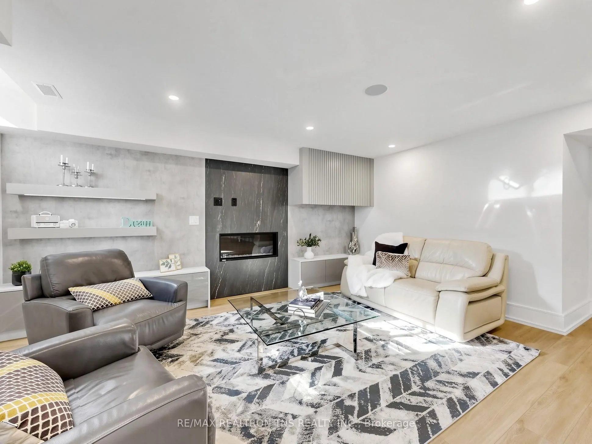 2 Eastgate Crescent