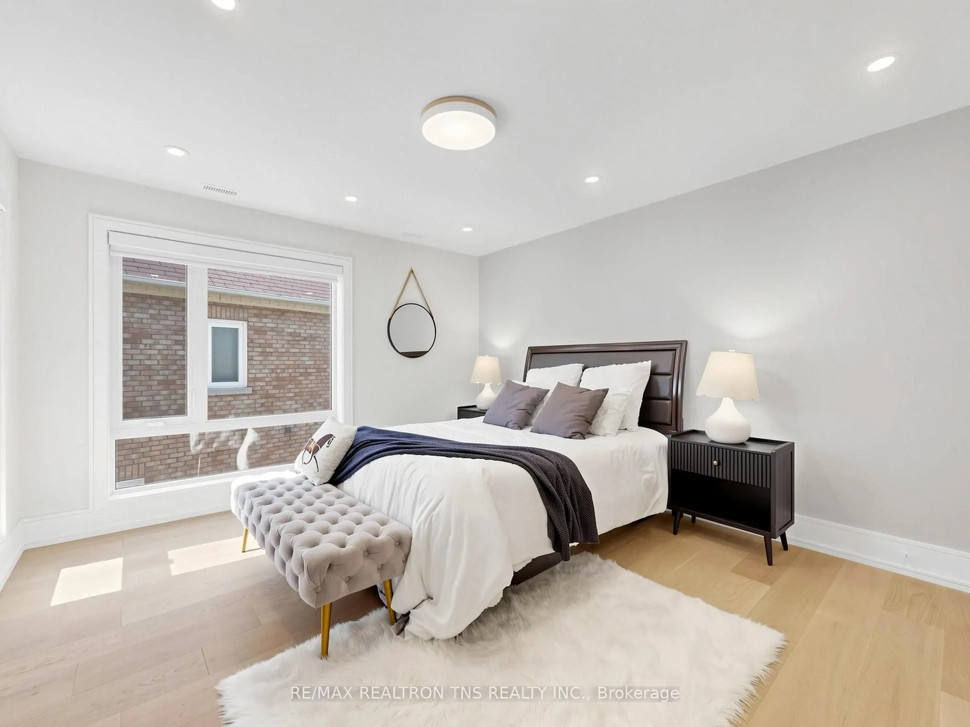 2 Eastgate Crescent